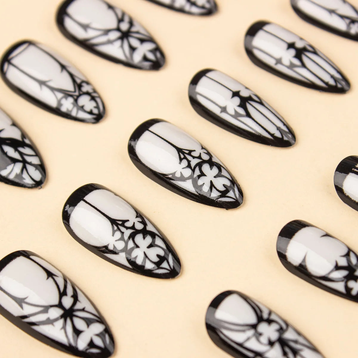 24 Pcs Gothic Fake Nails Almond Long Press On Nails White Glossy Reusable False Nail Jelly Tabs Halloween For Girls Stick On