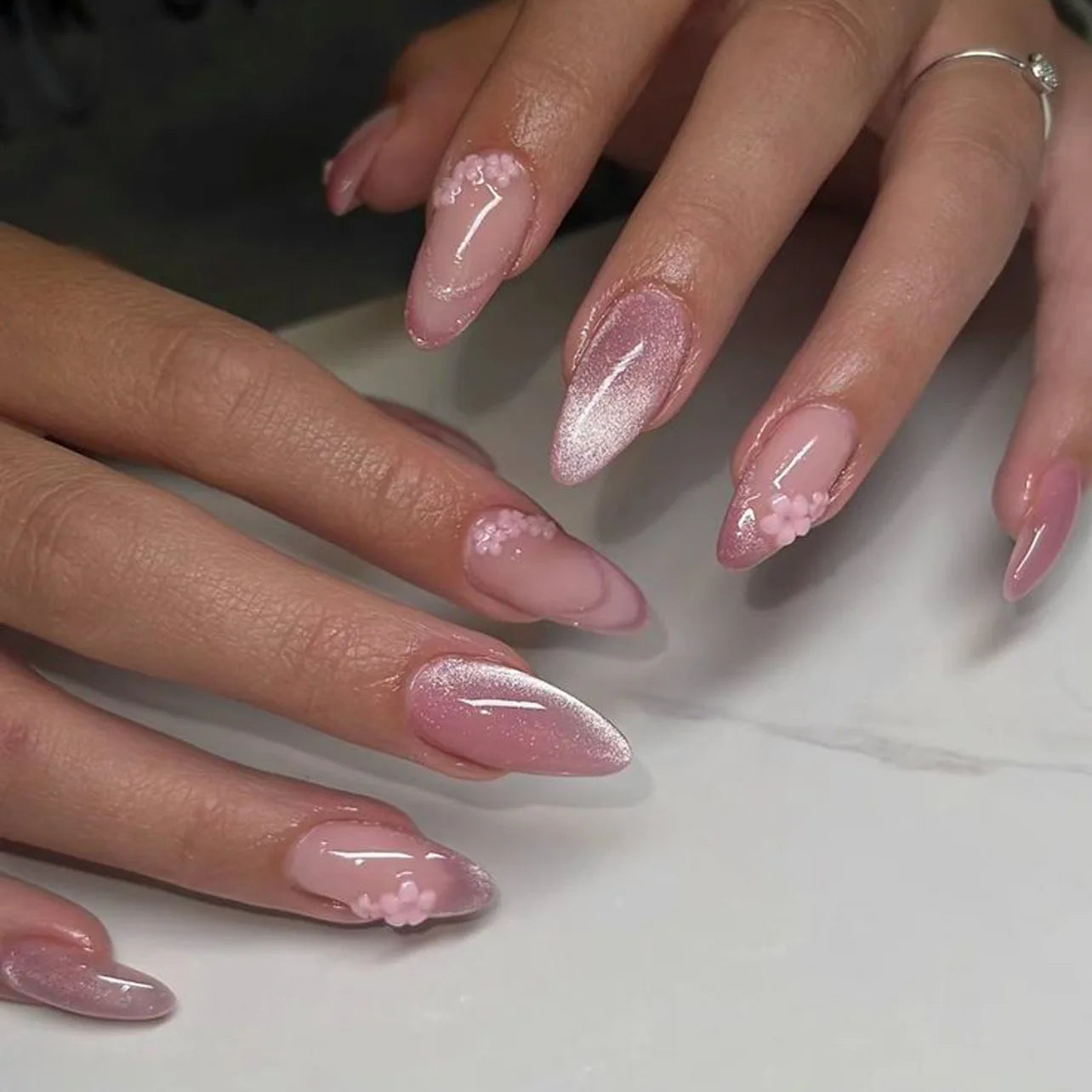 24pcs Nude Pink Cat Eye Press on Nails Shiny French Almond False Nail Tips Wearable Reusable Sweet Flower Decor Fake Nails 1