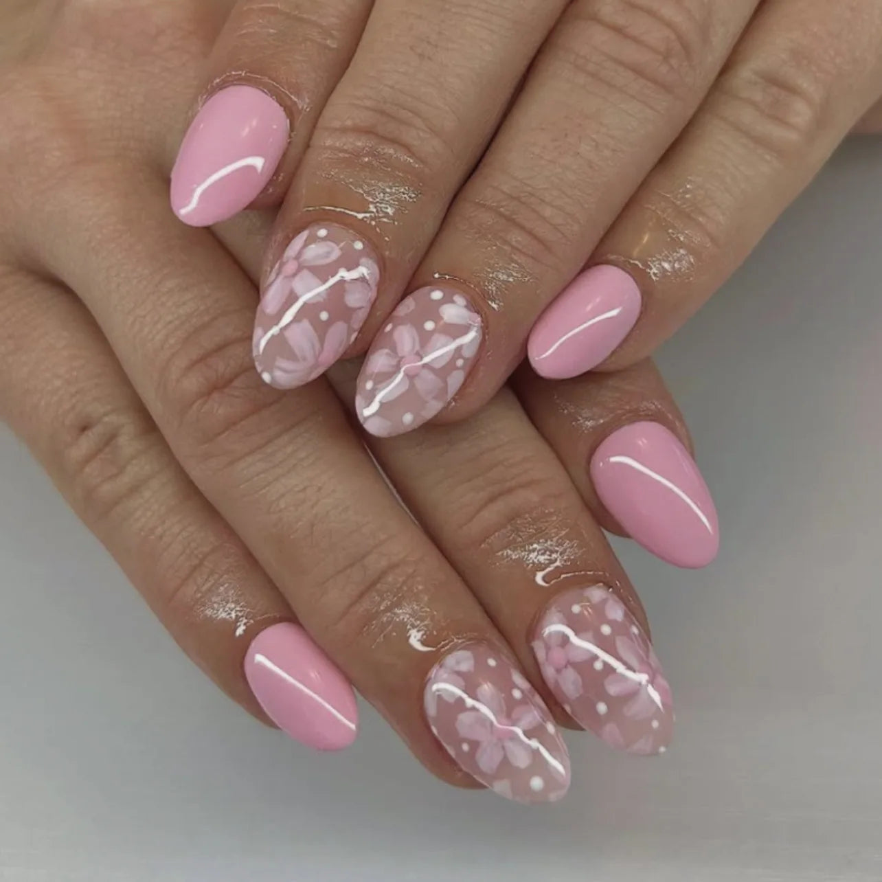 24Pcs Glitter Pink French Press on Nails Mid-length Almond False Nails with Love Pattern Design Wearable Fake Nail Art Tips 3913