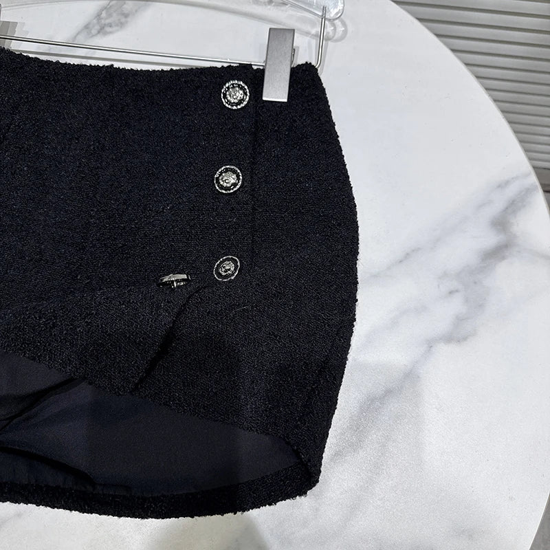Winter New Fashion Single Row Metal Buckle Tweed Shorts For Women Solid Color Wide-leg Boot Short Pants 11A07659