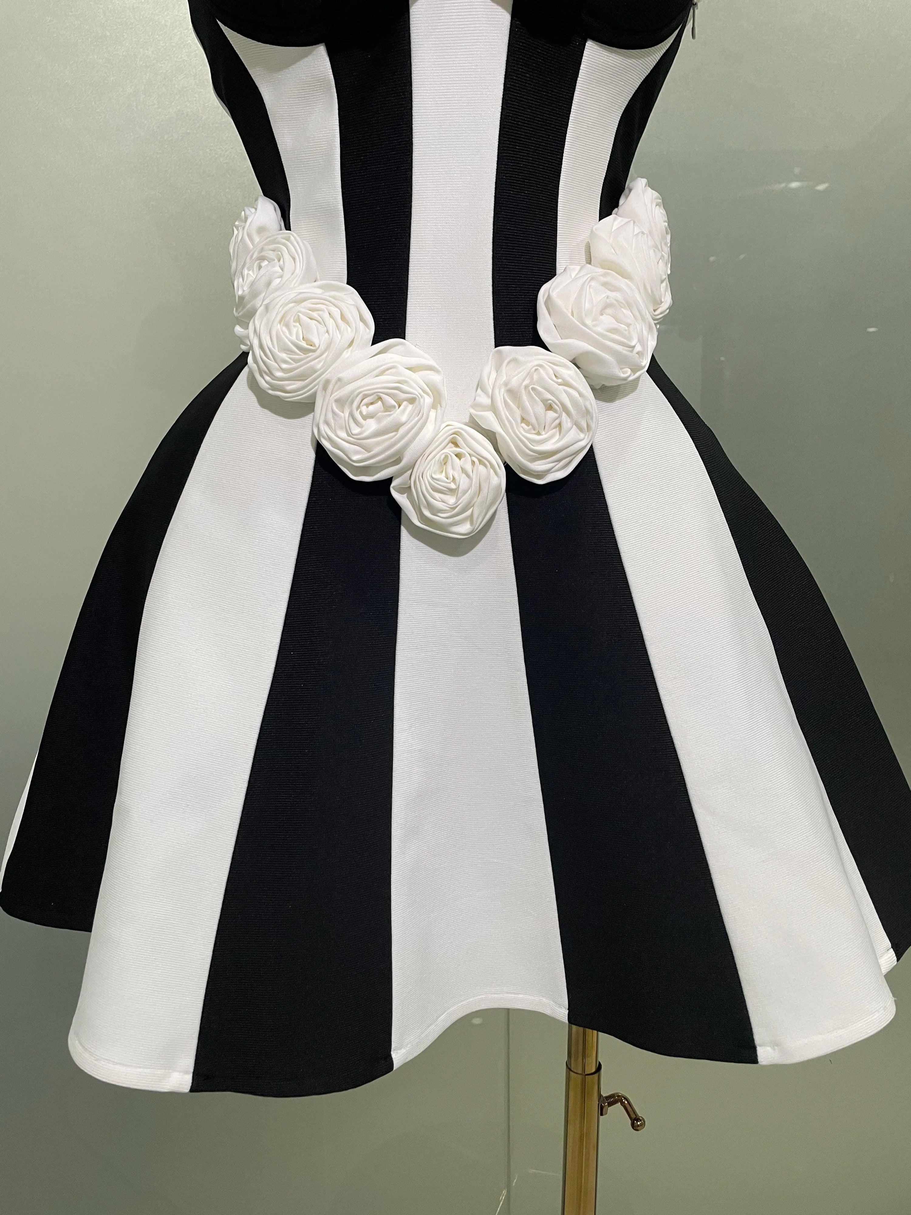 2025New Women Flower Decoration Strapless Black White Stripe Bandage Short Dress Cocktail Party Elegant Evening Club Party Dress