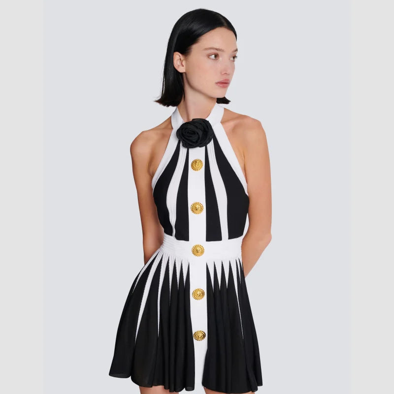 2022 New Gloden Buttons Flower Halter Sleeveless White Patchwork Black Mini Evening Dress Graceful Woman Evening Party Outfit