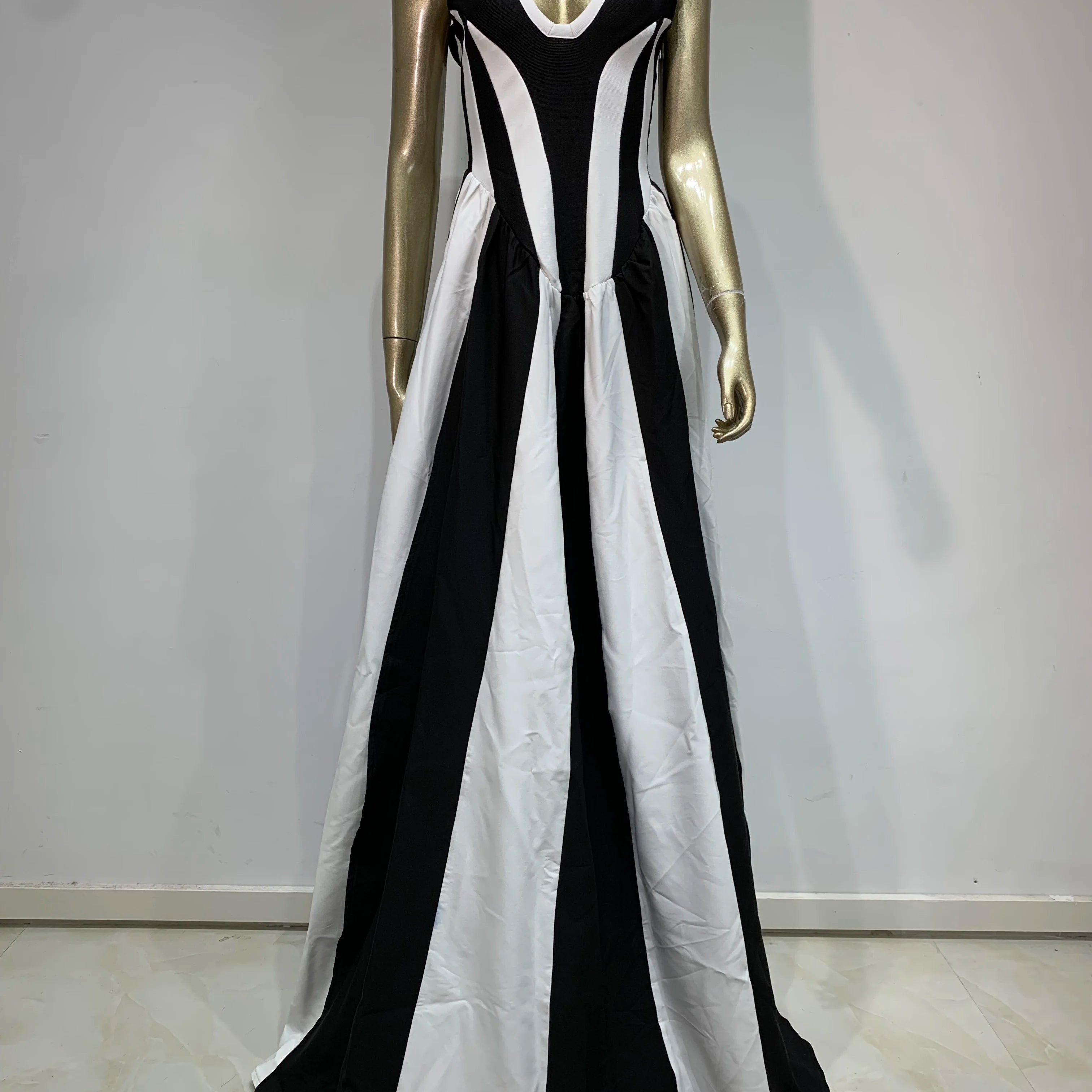 Women Celebrity Sexy V Neck Flower Black White Striped Maxi Long Bodycon Bandage Dress 2025 Elegant Evening Club Party Outfit