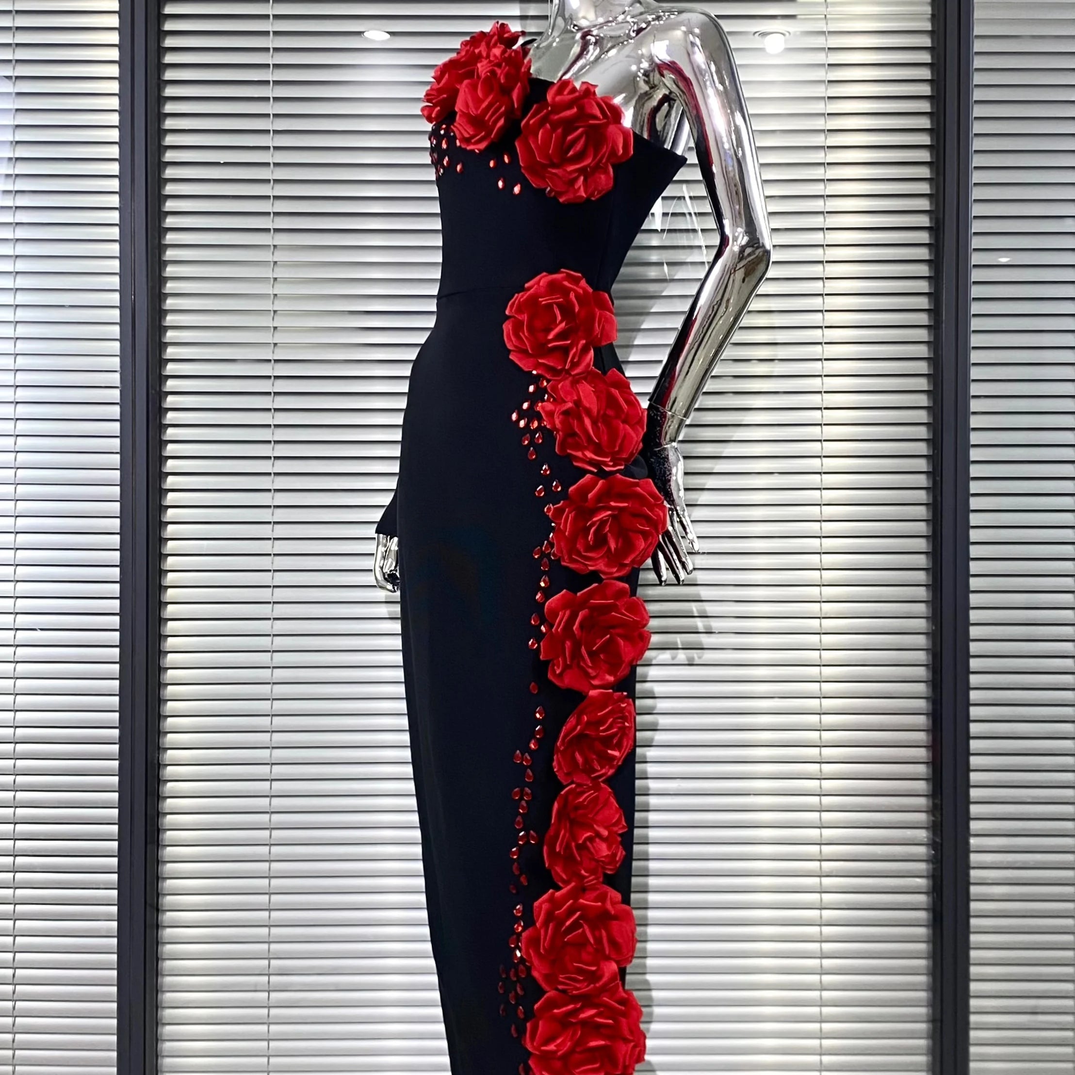 2025 New Red Flowers Shining Diamonds Sexy Oblique Shoulder Black Bandage Dress Woman Birthday Party Dress Wedding Party Outfit