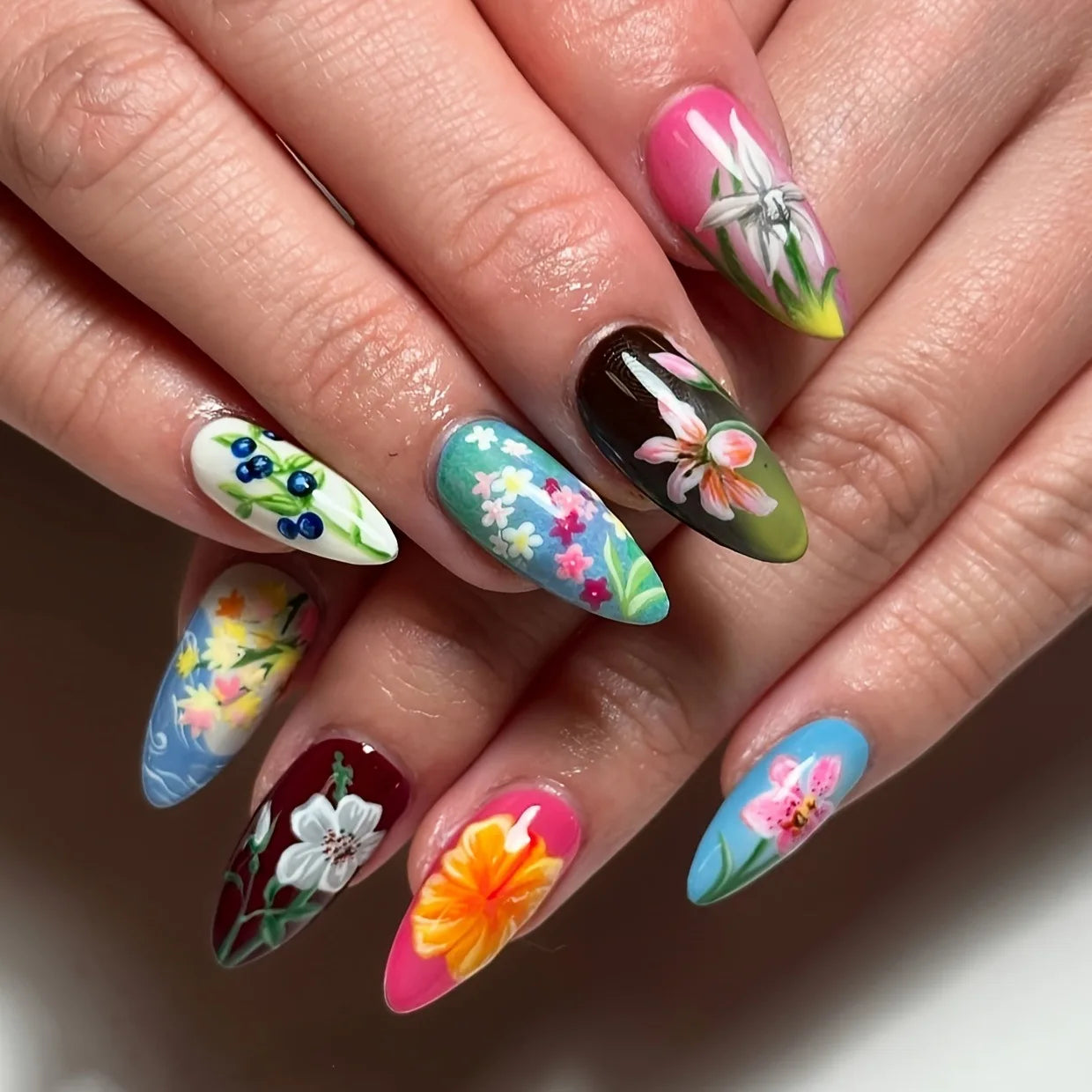 24Pcs Mid-length Almond Fake Nail with Blue Stripe Smudge Design Press on Nails for Woman Datachable Full Cover False Nails Tips TA-63