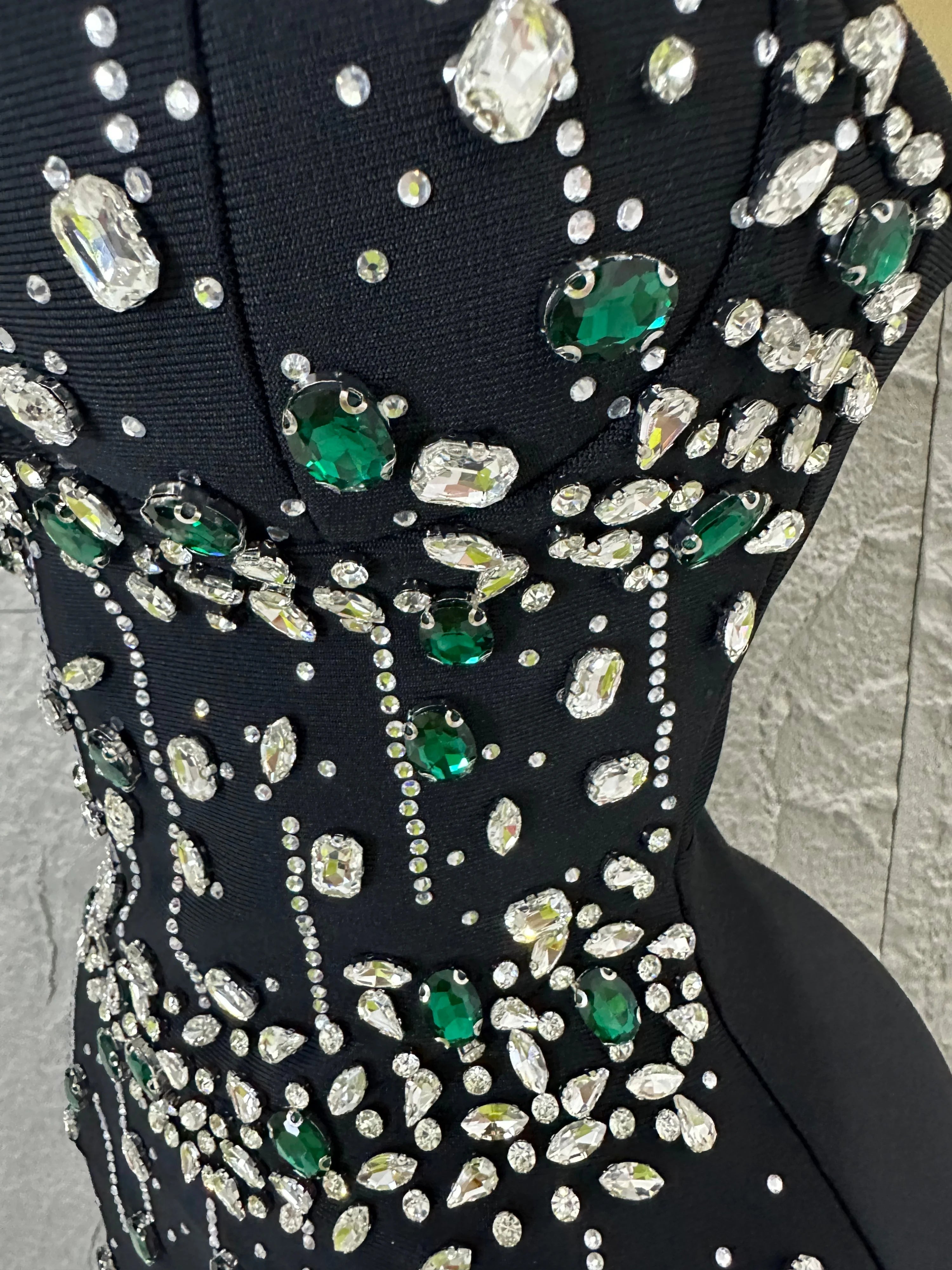 Sophisticated Black Bandage Midi Dress Women Spaghetti Strap Sweetheart Neck Rhinestone Emerald Bodycon Evening Gown