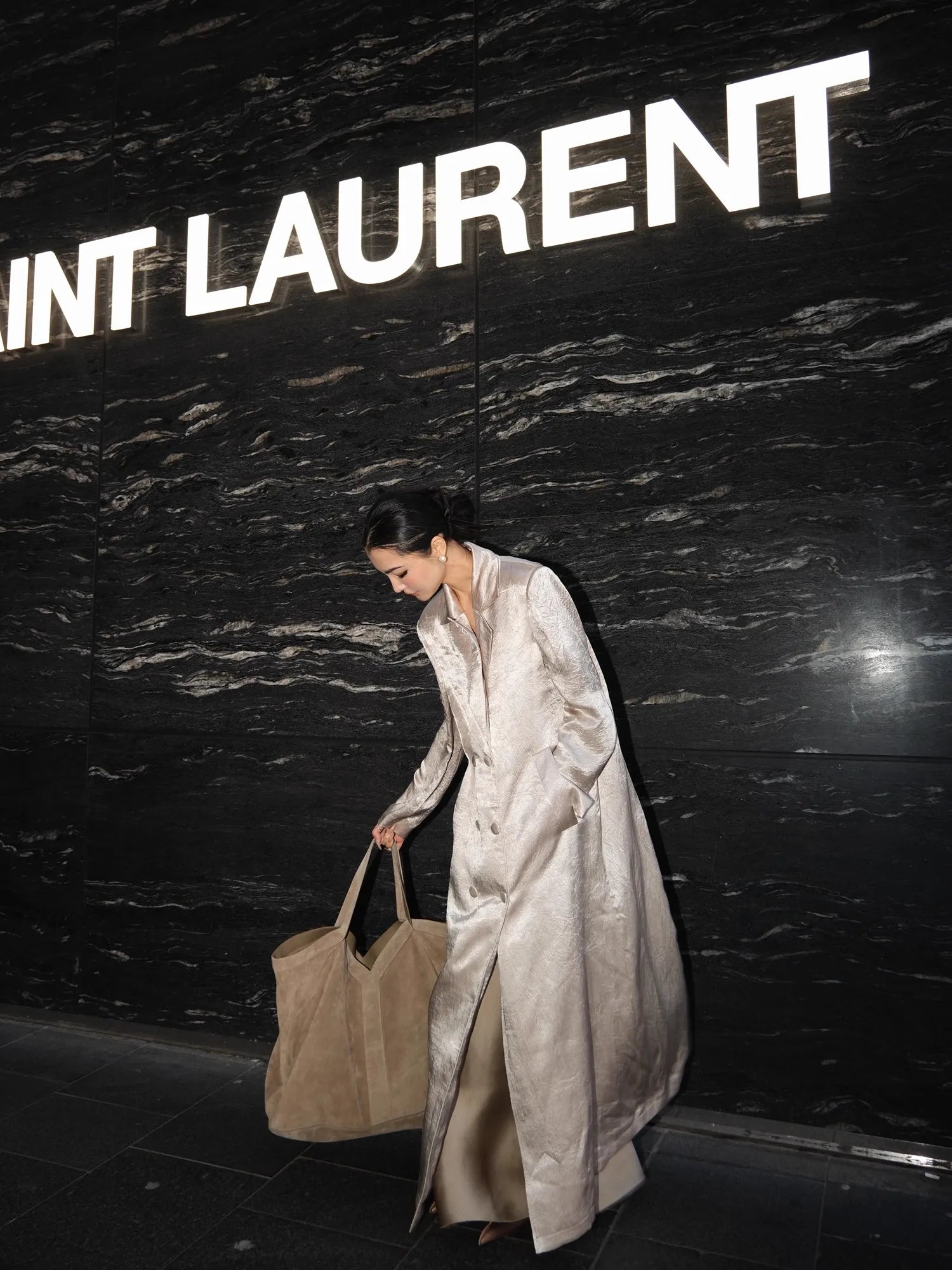 Lautaro Autumn Extra Long Thin Shiny Champagne Trench Coat for Women Shoulder Pads Elegant Stylish Luxury Designer Clothes 2025