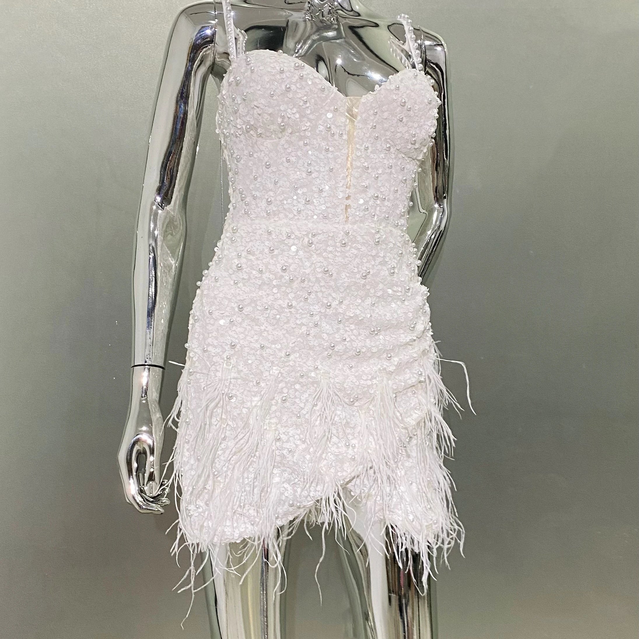 New Summer White Color Women Sleeveless Sexy V-Neck Bodycon Mini Dress Pearl Beading Feathers Nightclub Party Birthday Dress