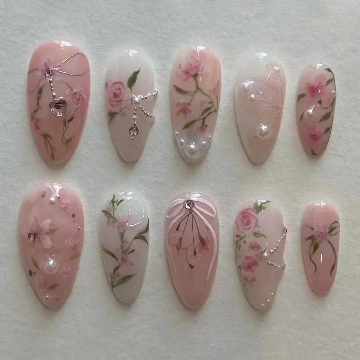 24Pcs Almond False Nails Cute Strawberries with French Design Simple White Wearable Fake Nails Decoration Press on Nail Tips Art 31
