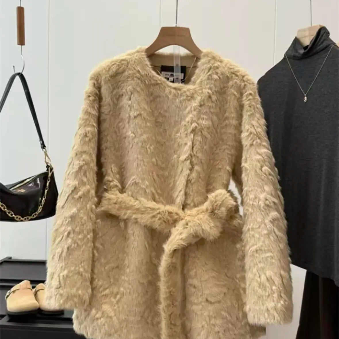 Original 2025 new style women's fashion belt decoration artificial fur effect fur jacket coat coat Off-white