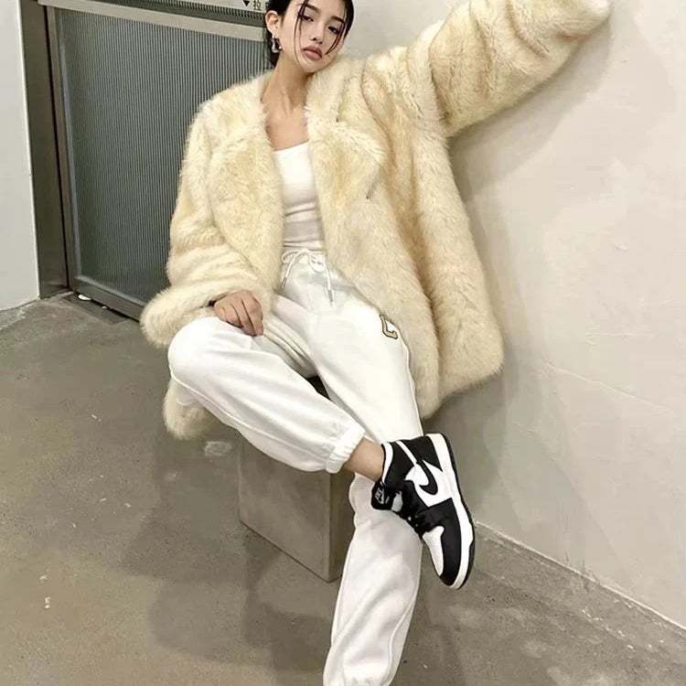 Lautaro Winter Loose Casual Thick Warm Soft Hairy Faux Fur Coat Women Luxury Furry Fluffy Jacket Korean Fashion