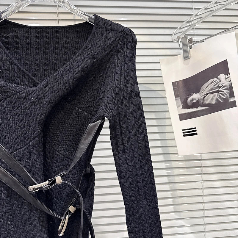Winter New Niche Fashion V-neck Cross Belt Buckle Tie Knitted Sweater For Women Slim Fit Top Female Trend 11A07676