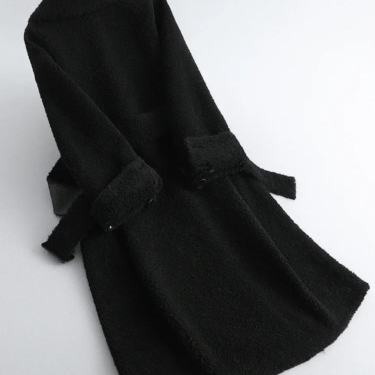Pure Wool Shearling Coat for women,Long Female Slim Fur One Lamb Fur Coat,autumn/Winter 2024,New