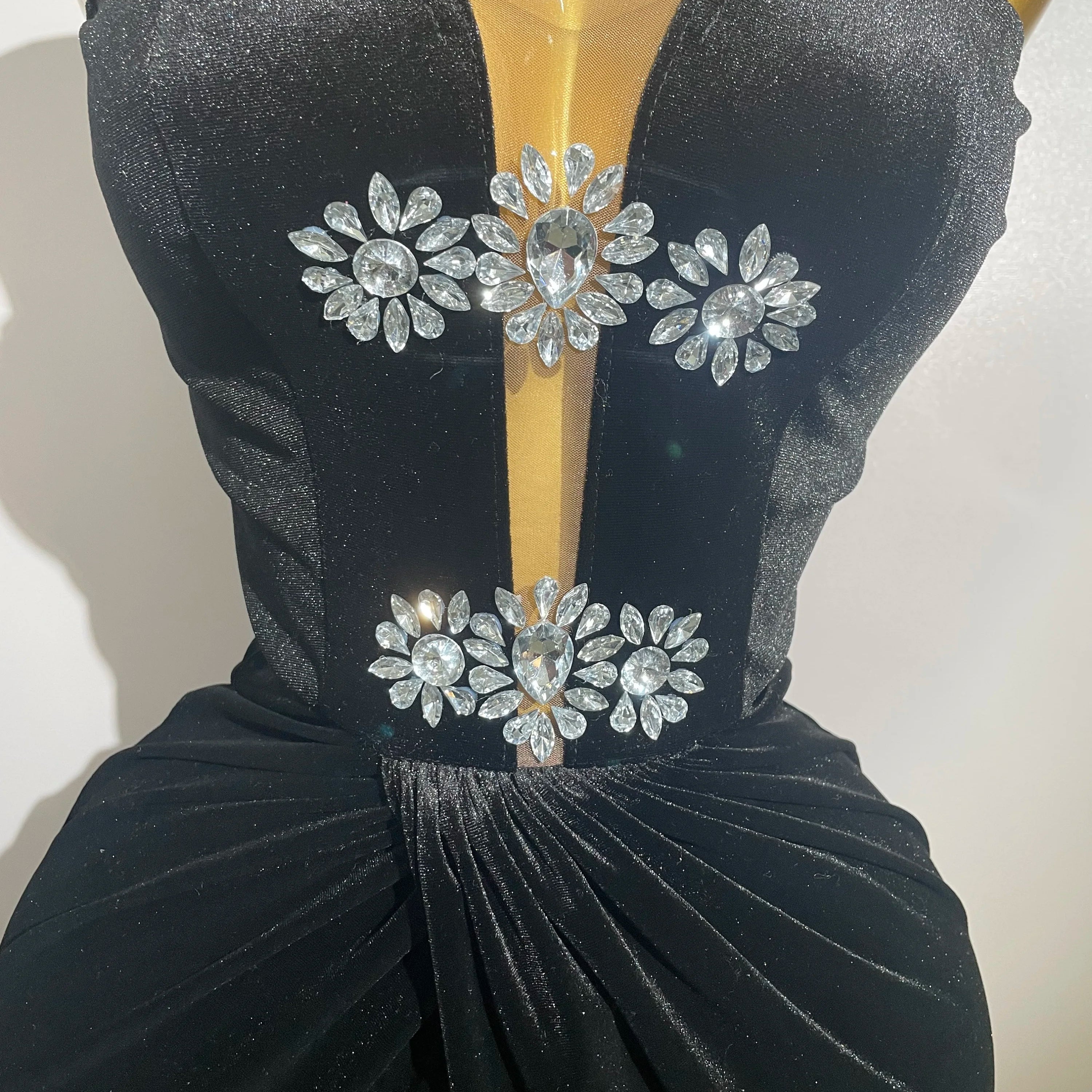 2025 Sparkly Rhinestones Mesh Sexy Split Velvet Gloves Long Dress Women Birthday Celebrate Wedding Gown Stage Photo Shoot Wear