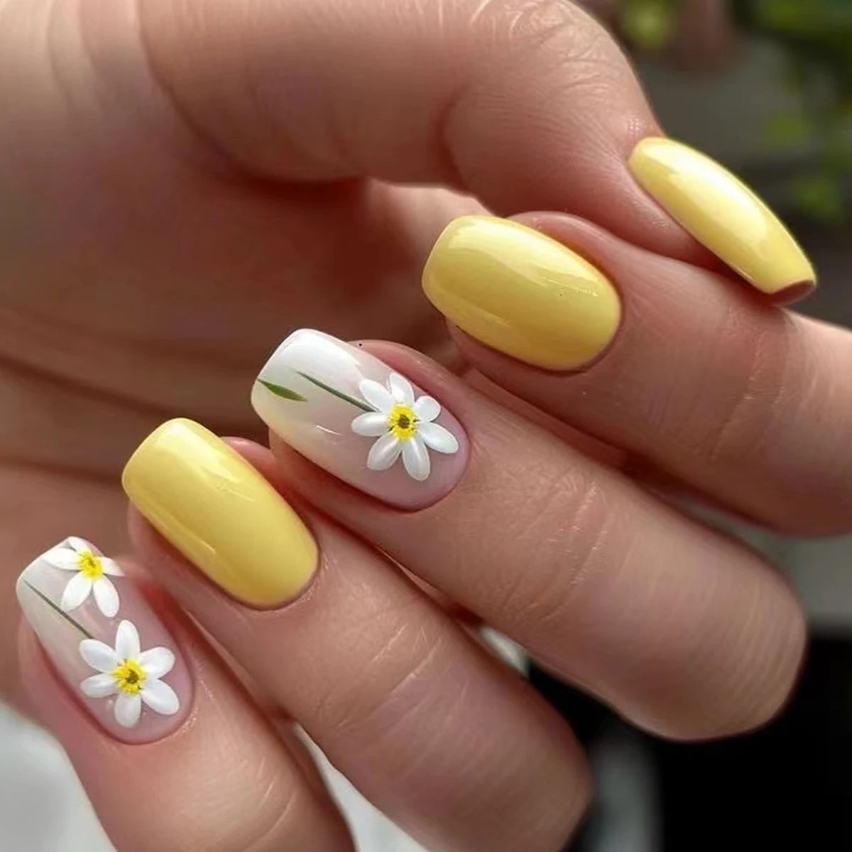 24 Pcs Square European Style Press On Nails Medium Shine Yellow Flower Fake Nails Reusable Cute False Nail For Women/Girls Yellow Flower