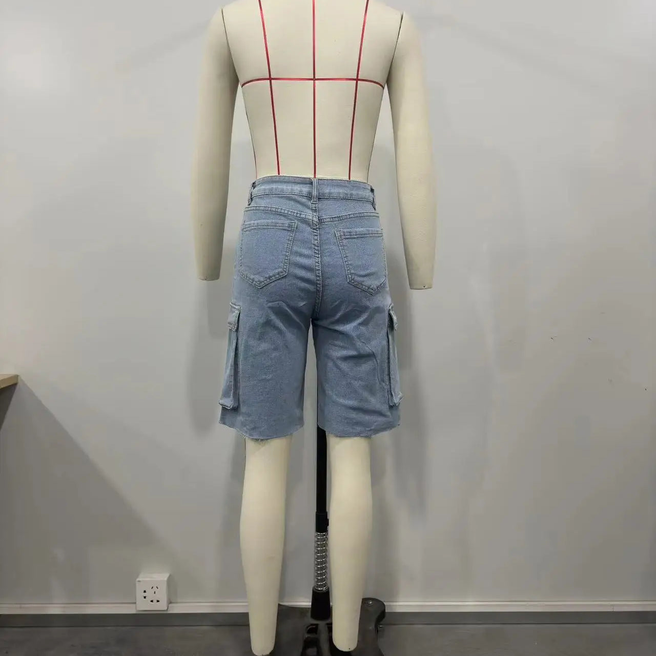 CM.YAYA Women Fashion Pocket Side Straight Knee Length Cargo Jeans 2025 Summer Party Street Short Pants