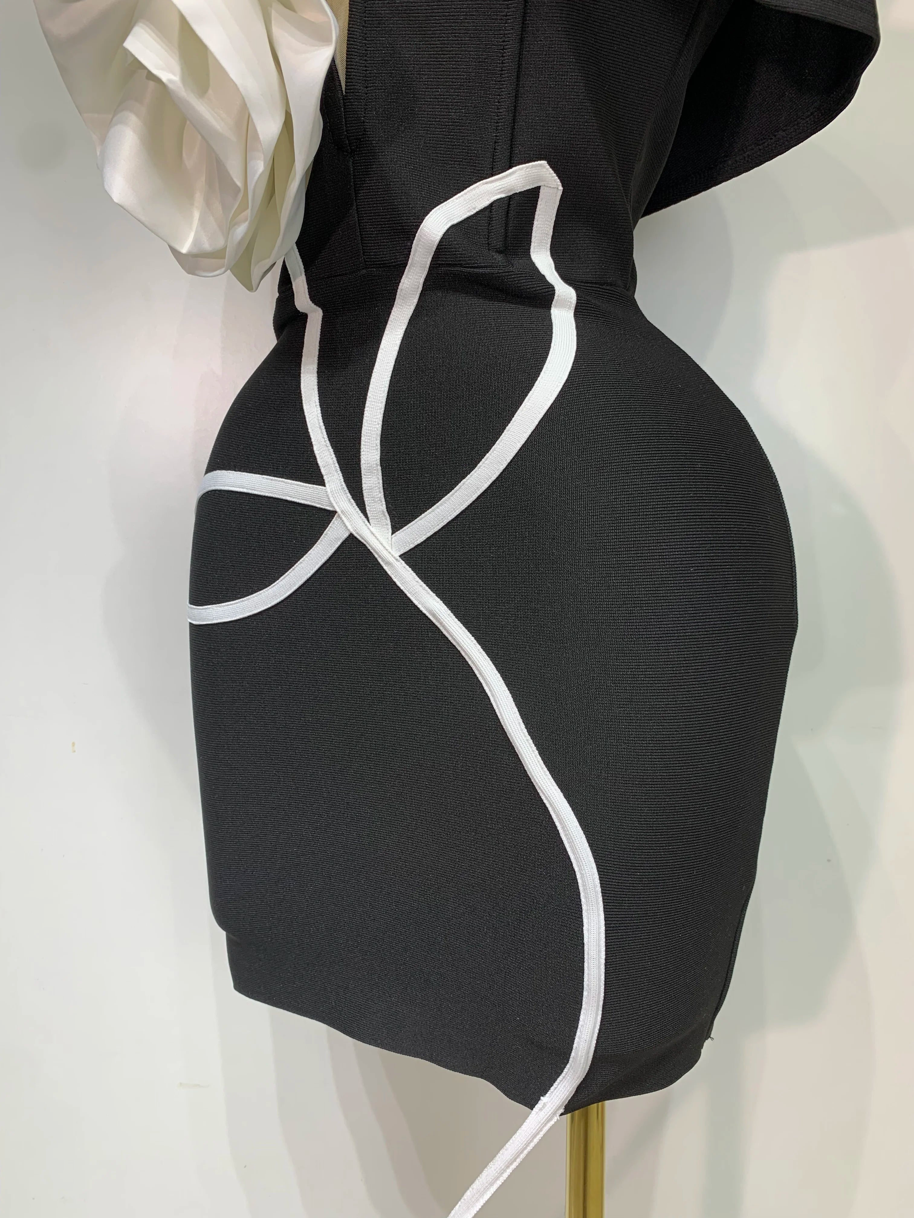 Women Sexy Off Shoulder White Flower Black Mini Bodycon Bandage Dress Luxury 2025 Celebrity Evening Club Elegant Party Gowns