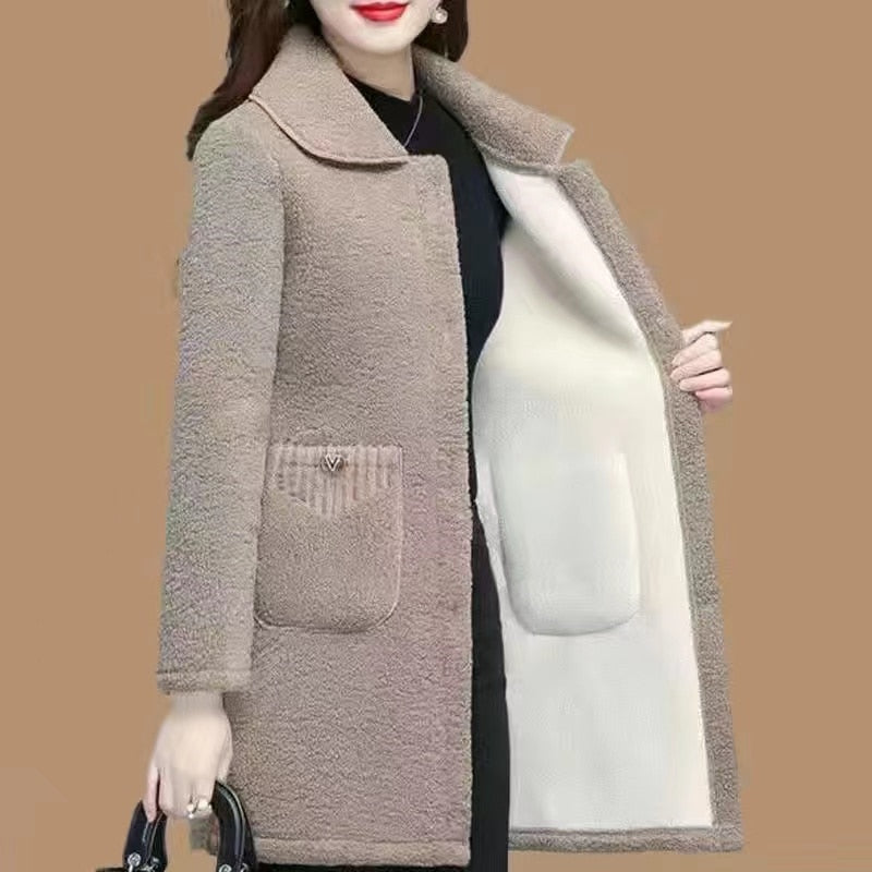 Abbigliamento invernale da donna anziana di mezza età Cappotto in lana d'agnello imitazione addensato Cappotto in velluto granulare di media lunghezza da madre XL-6XL