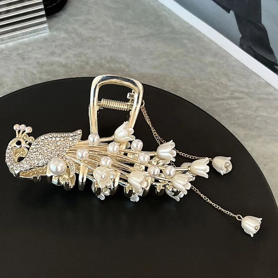 New Fashion pearl crystal flower Metal Hair Claw Clips Simple Non Slip Gold retro Barrettes Hair Jaws For Women Girls Daily gift 8