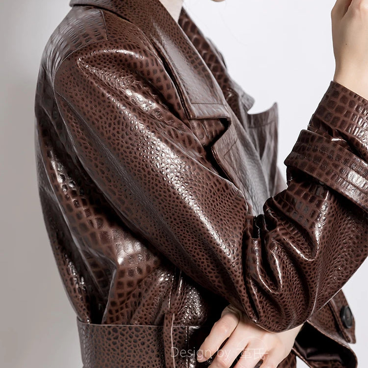 Lautaro Spring Autumn Long Shiny Reflective Crocodile Print Patent Faux Leather Trench Coat for Women Luxury Designer Clothes