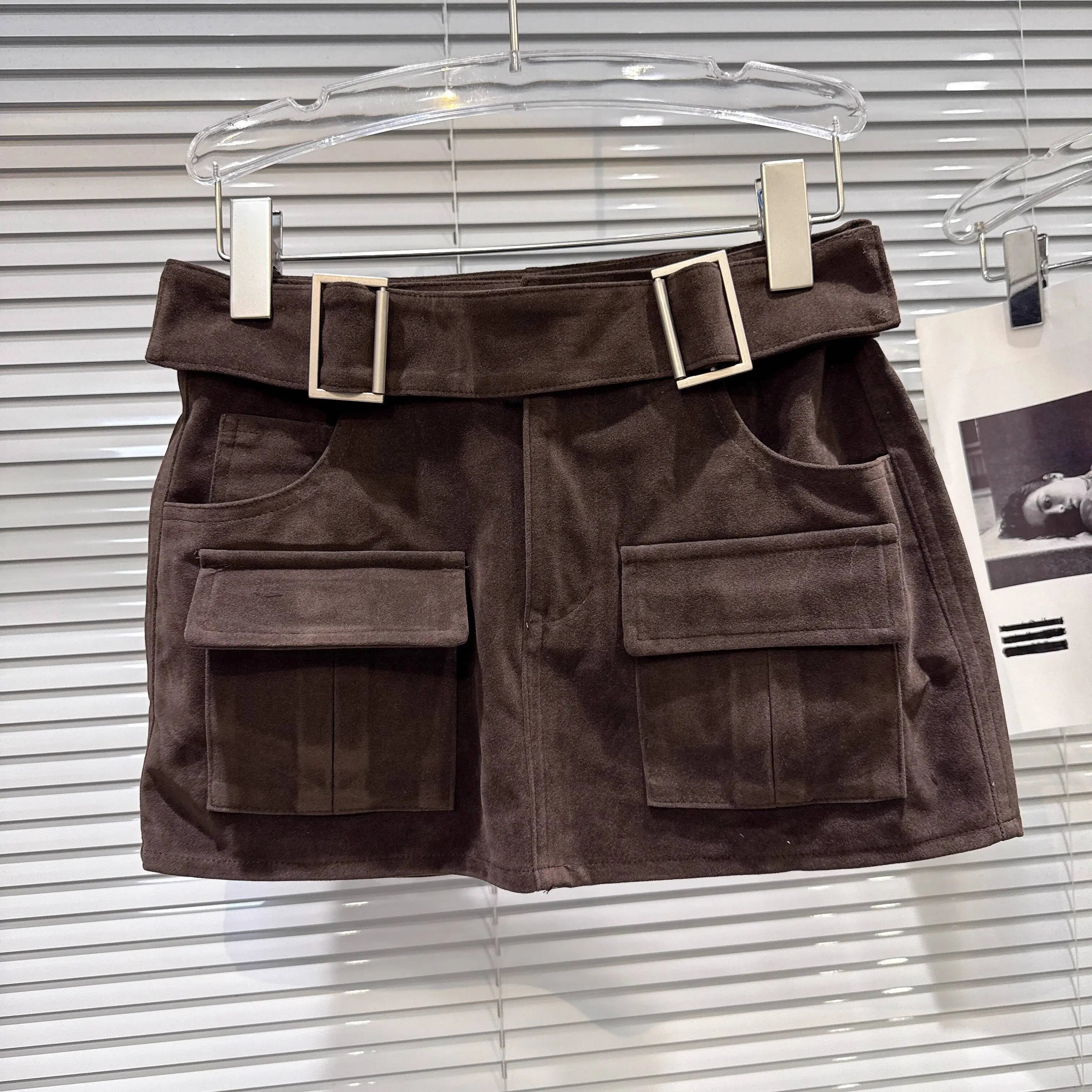 Winter New Fashion Style Metal Belt Pocket Suede Cargo Short A-line Skirt For Women Wrapped Hip A-line Skirts 11A07737 Brown