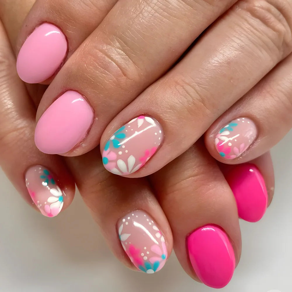24Pcs Summer Wearable Press on Nails with Pink Heart-shape Pattern Design Short Almond Fake Nail Tip Cute Round Head False Nails 1368