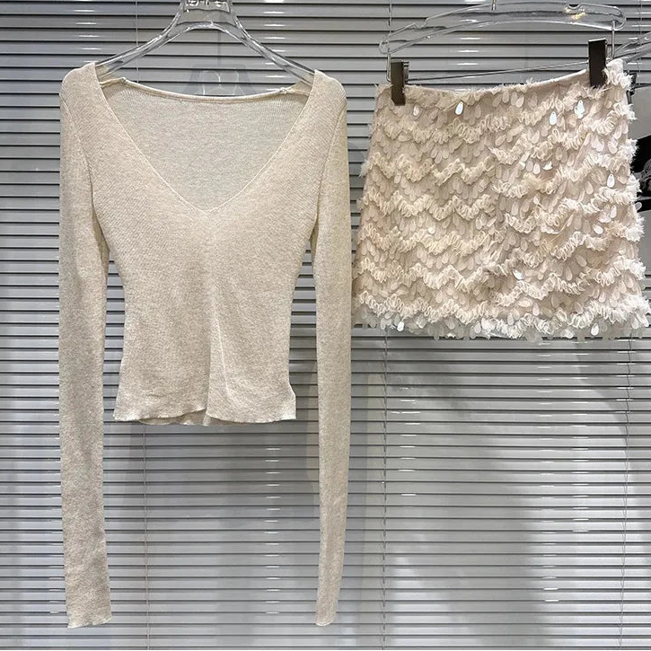 Winter New Fashion V-Neck Slim Fit Knitted Sweater For Women Sequin Tassel A-line Short Skirts Female 11A07731