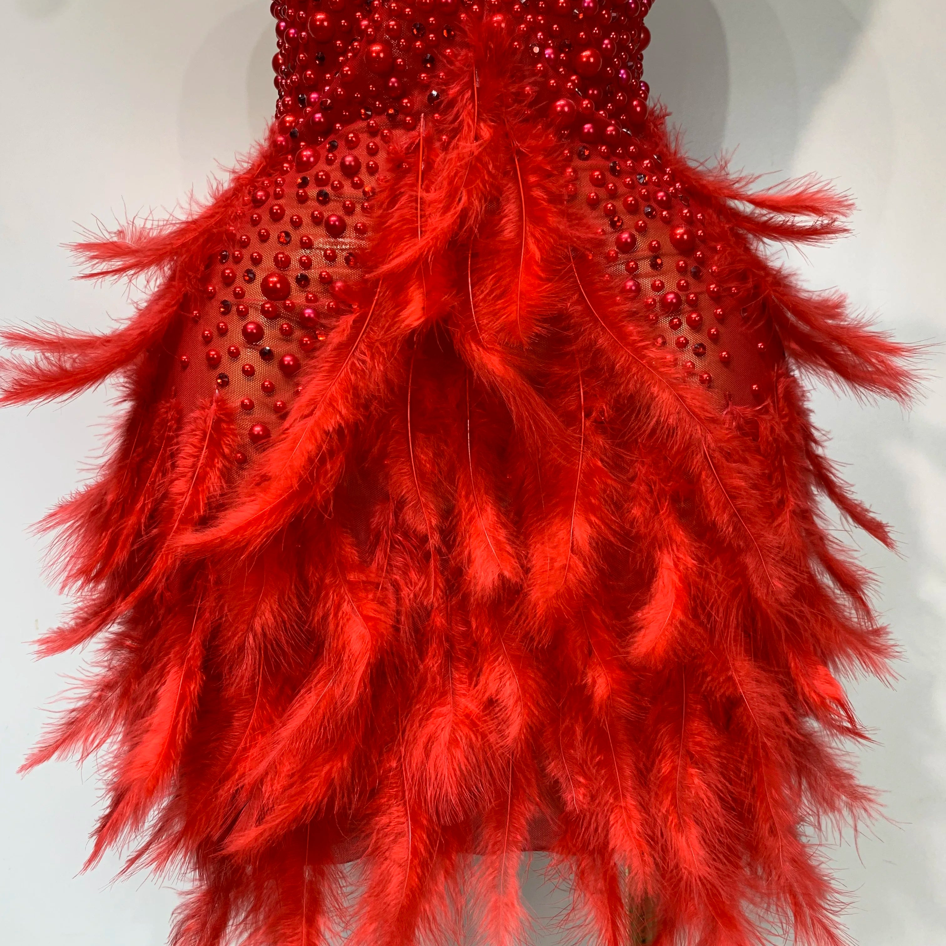 Luxury Rhinestones Pearls Halter Backless Short Feathers Dress Women Sexy Celebrate Birthday Dress Performance Dance Costume