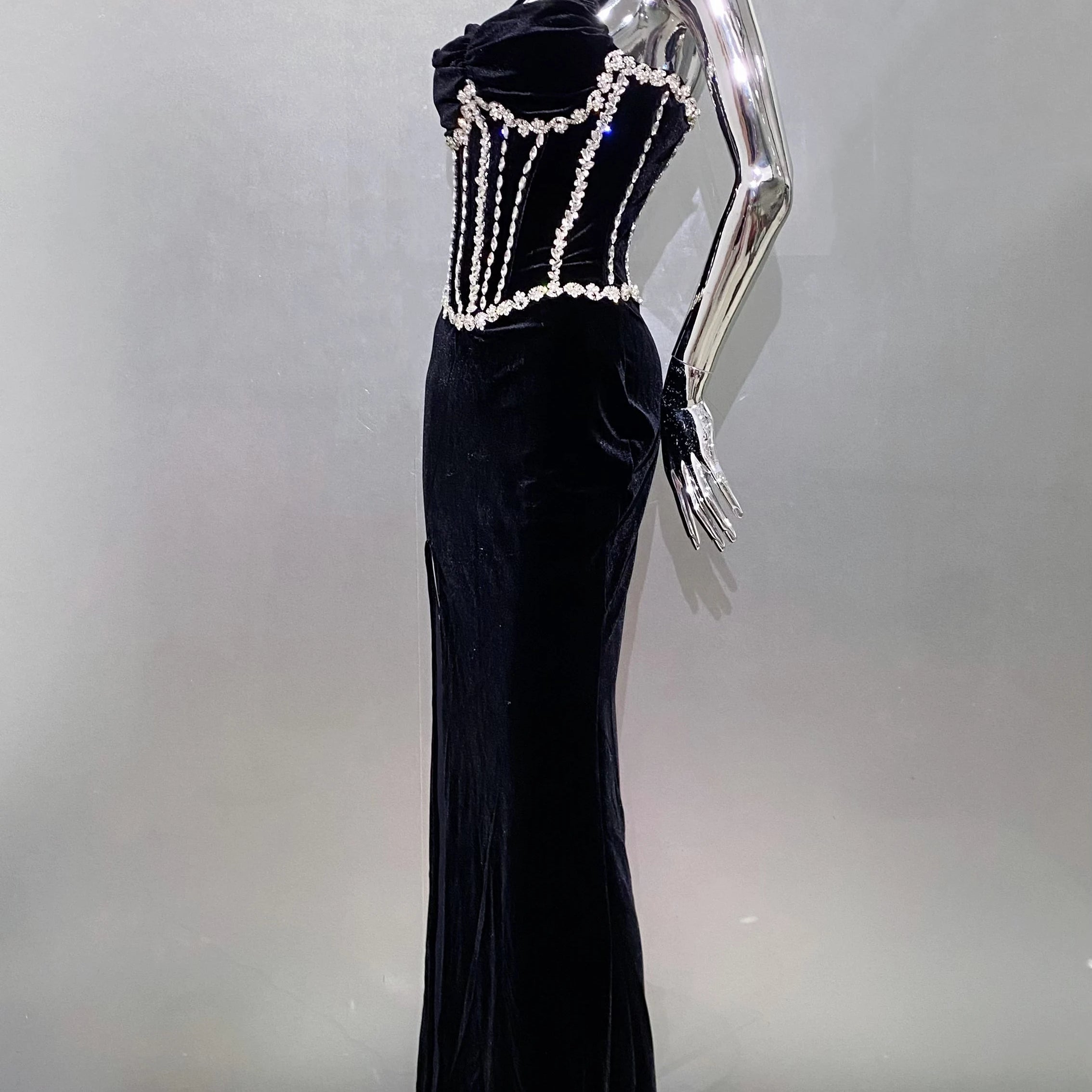2025 Luxury Shining Diamond Halter Black Velvet floor Lenght Evening Dress Celebrity Birthday Party Outfit Performance Costume