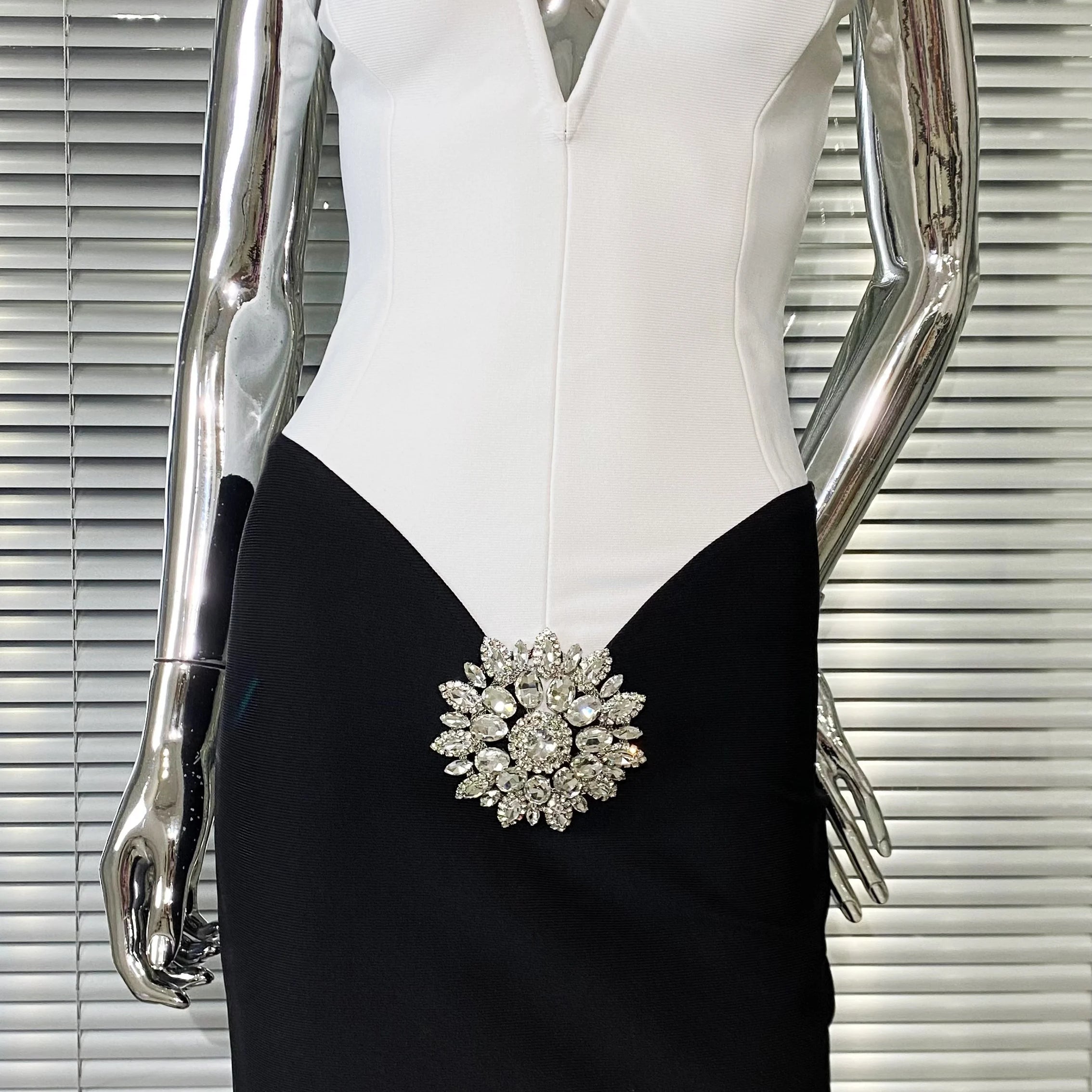 Luxury Diamonds Strapless Package Hips White Patchwork Black Bandage Dress Fashion Woman Party Dress Celebrity Party Vestido