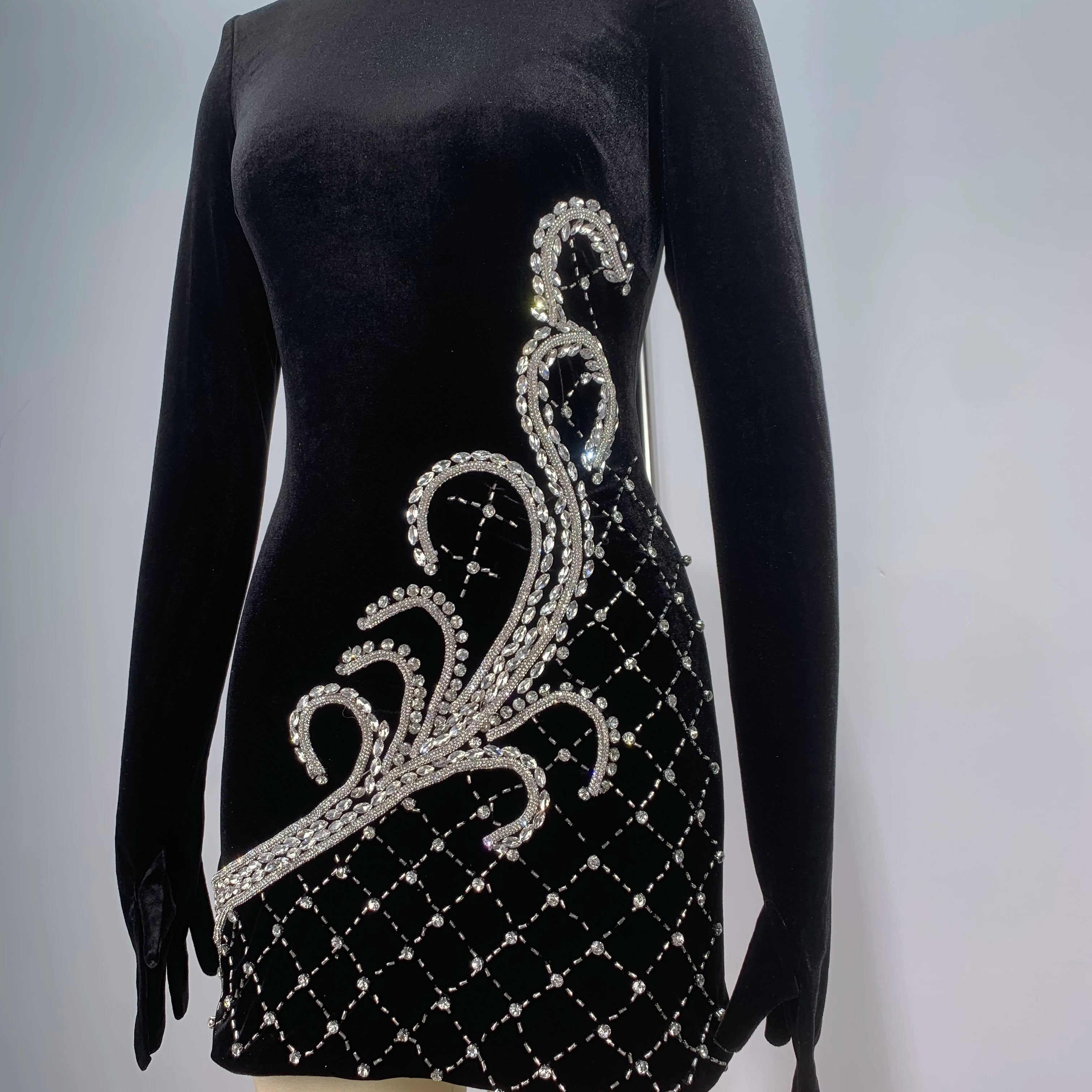 2024 New Fashion Women Long Sleeve Gloves Velvet Bodycon Mini Dress Sparkly Crystal Fashion Nightclub Party Cocktail Dress