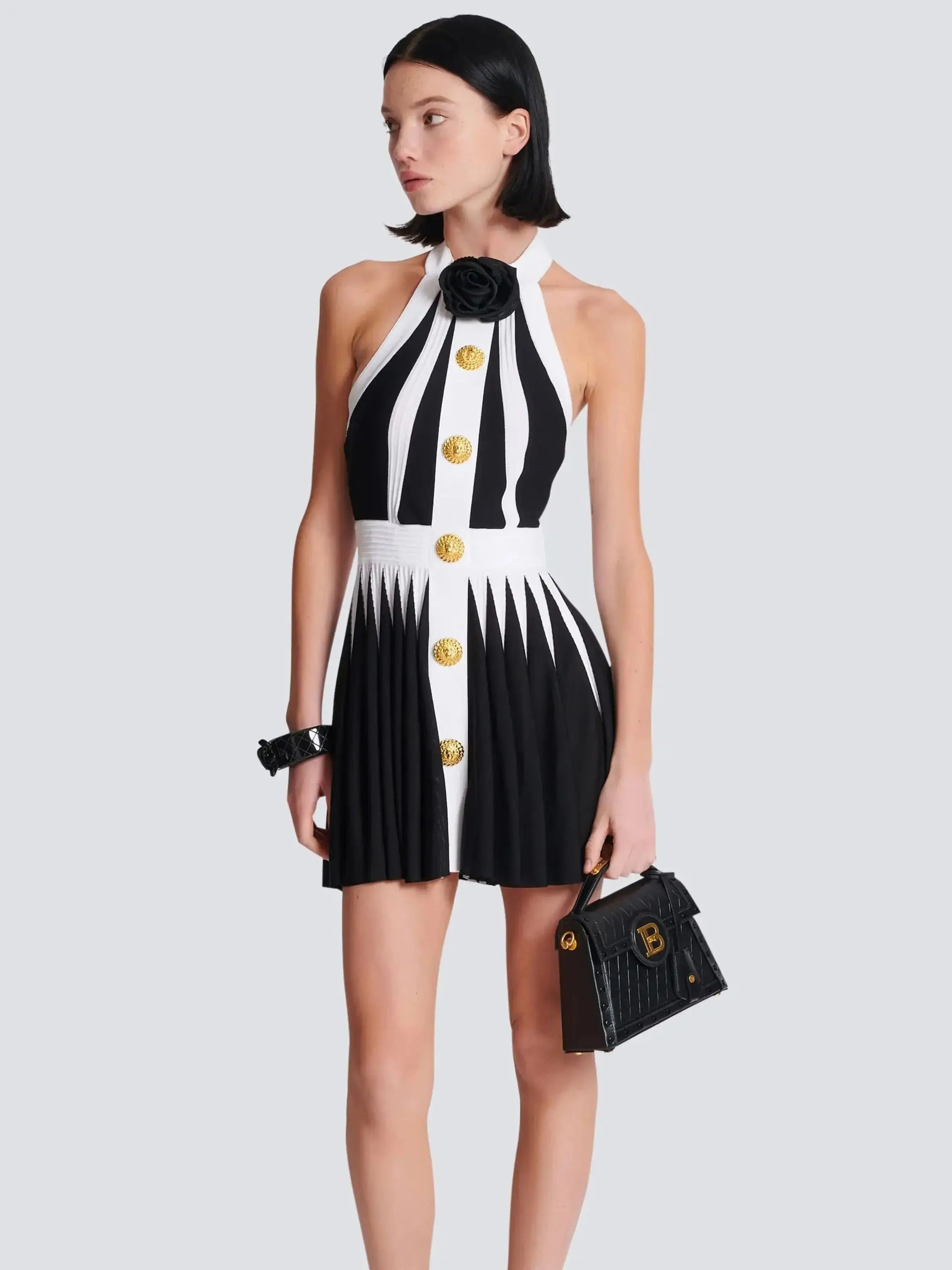 2022 New Gloden Buttons Flower Halter Sleeveless White Patchwork Black Mini Evening Dress Graceful Woman Evening Party Outfit black