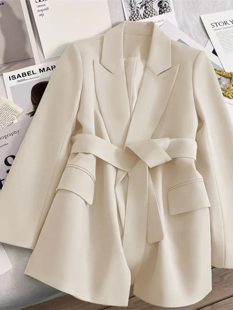 Spring New in Women's Blazer Belt Slim Fitting Temperament Fashion Small Suit Top for Women Commuting Korean Version Suit Jacket White