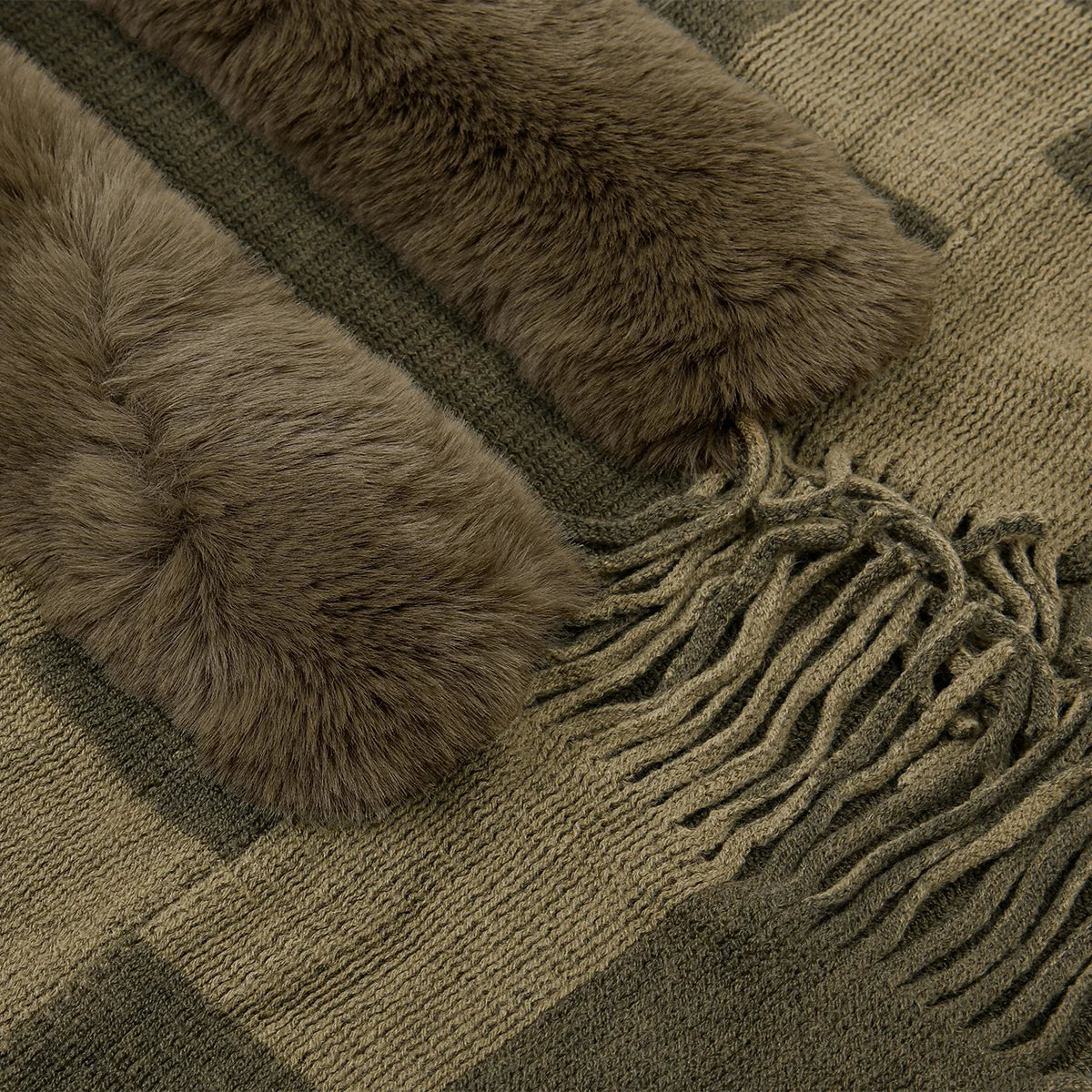 Fashion Faux Fur Collar Plush Shawl Knit Plaid Cardigan Cape Cloak Warm Thicken Shawl Autumn Winter Women Sweater Jacket Coat