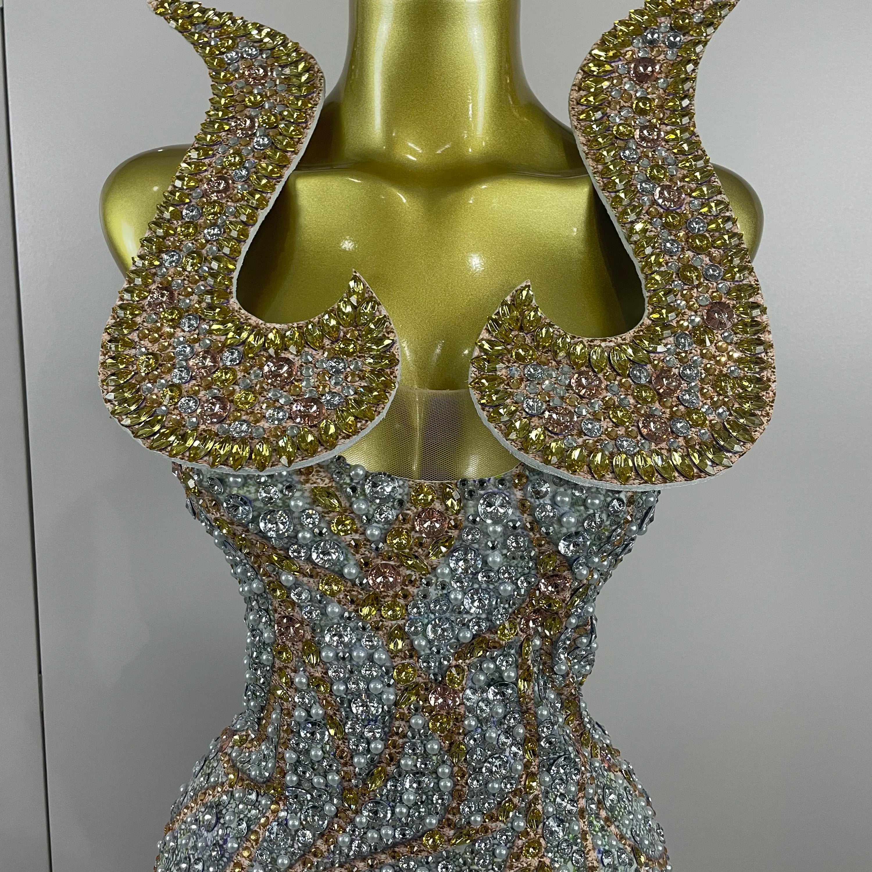 2025 Luxury Crystals Diamonds Slit elegant Sheath Fishtail Dress Women Sexy Evening Party Performance Photoshoot Stage Dress