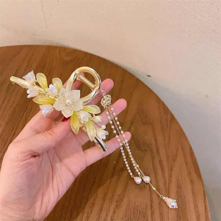 New Fashion pearl crystal flower Metal Hair Claw Clips Simple Non Slip Gold retro Barrettes Hair Jaws For Women Girls Daily gift 4