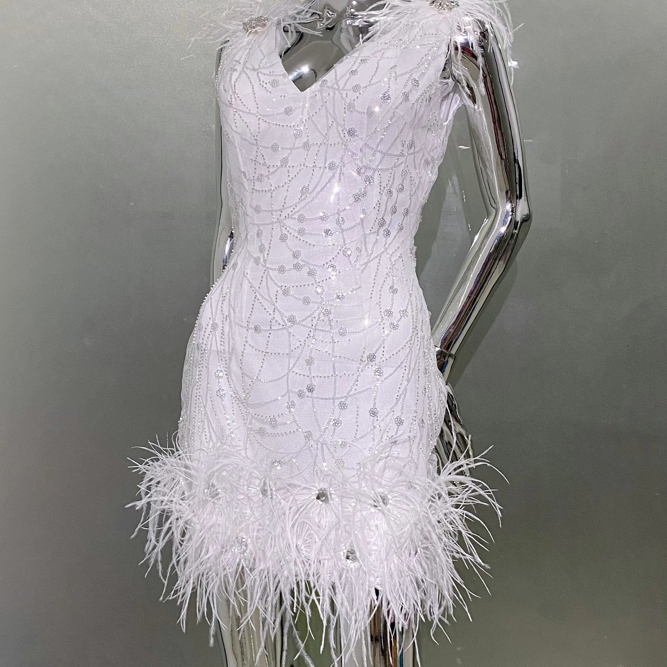 White Color Women Sleeveless Sexy V-Neck Bodycon Mini Dress Feathers Sequins Celebrate Evening Party Birthday Dress