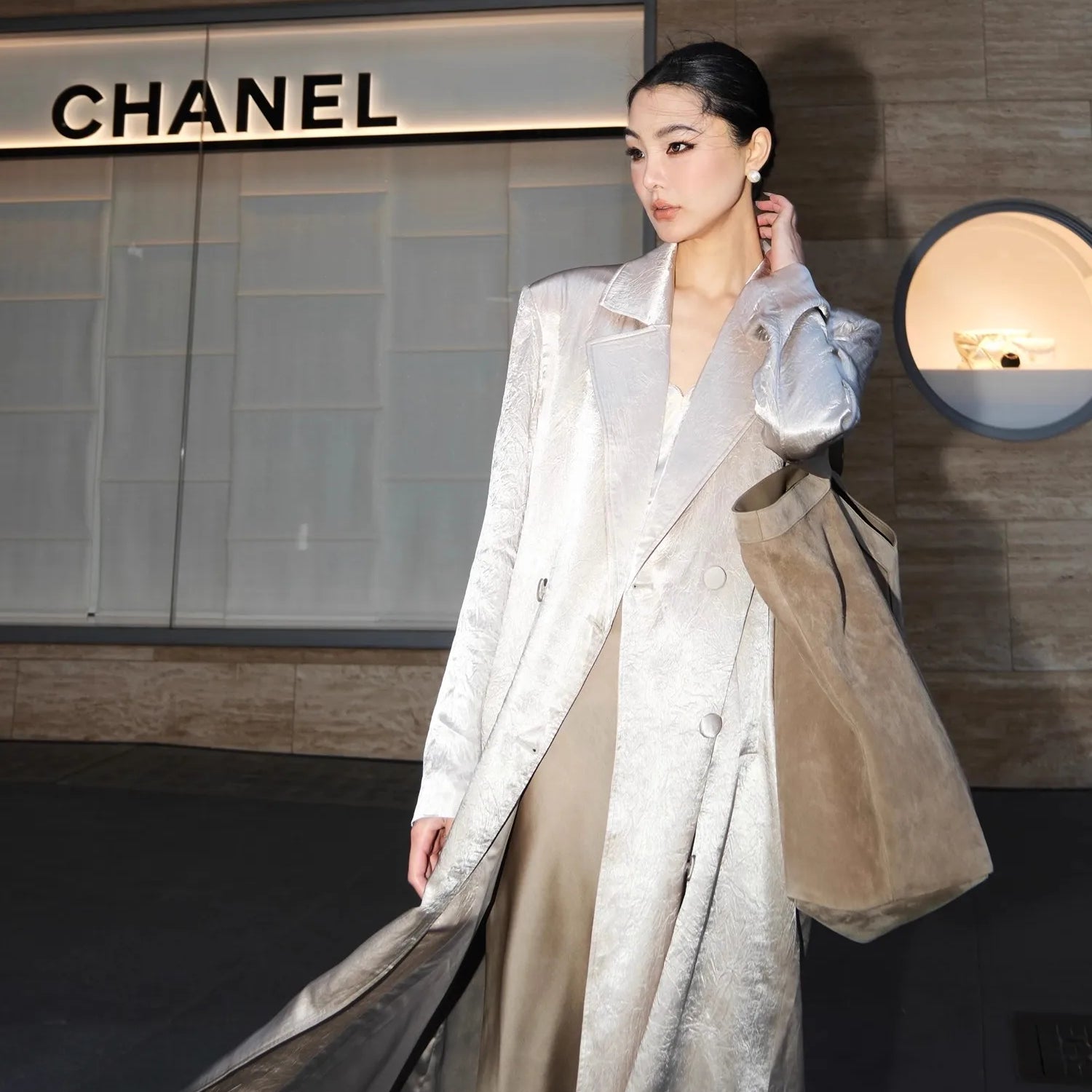 Lautaro Autumn Extra Long Thin Shiny Champagne Trench Coat for Women Shoulder Pads Elegant Stylish Luxury Designer Clothes 2025