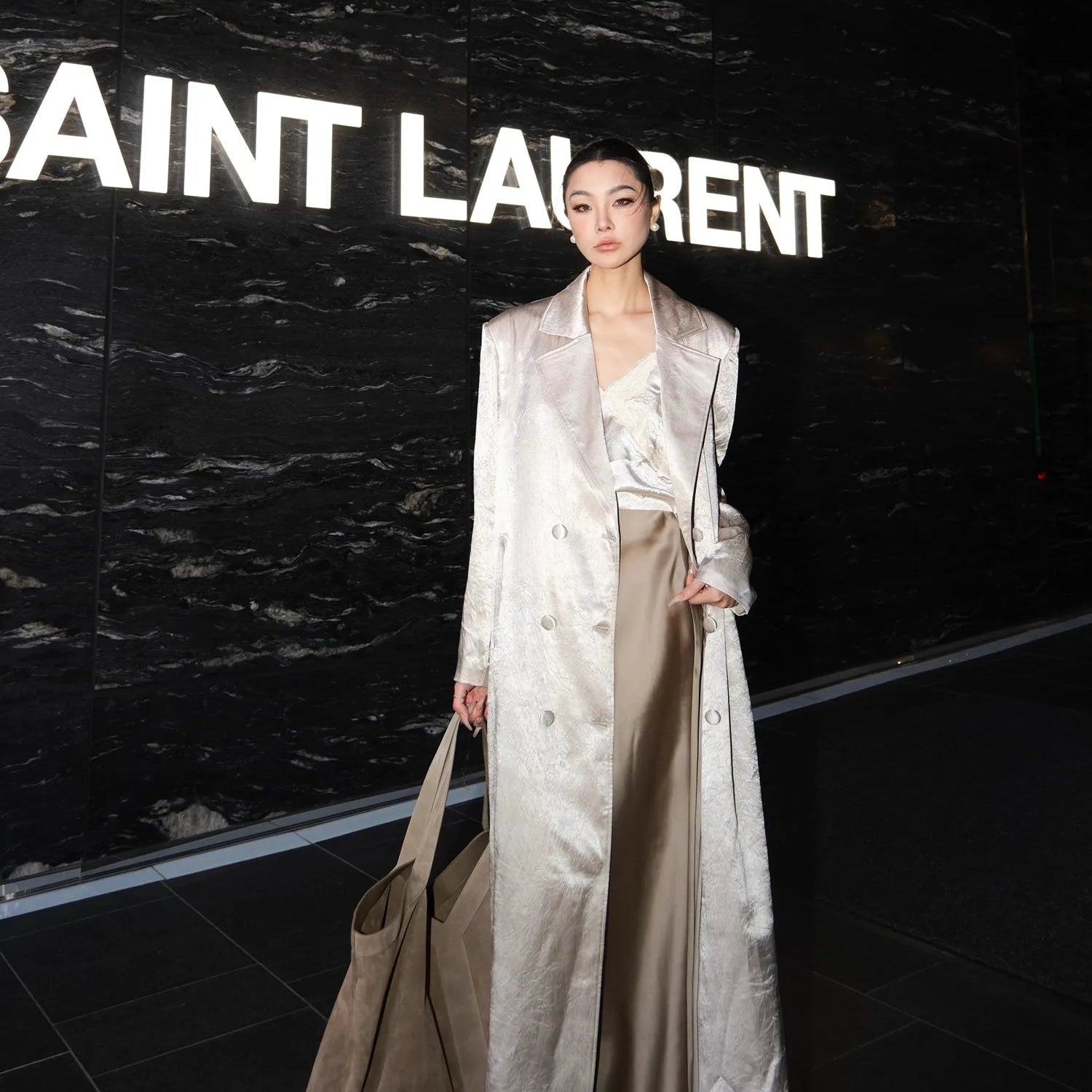 Lautaro Autumn Extra Long Thin Shiny Champagne Trench Coat for Women Shoulder Pads Elegant Stylish Luxury Designer Clothes 2025 Champagne