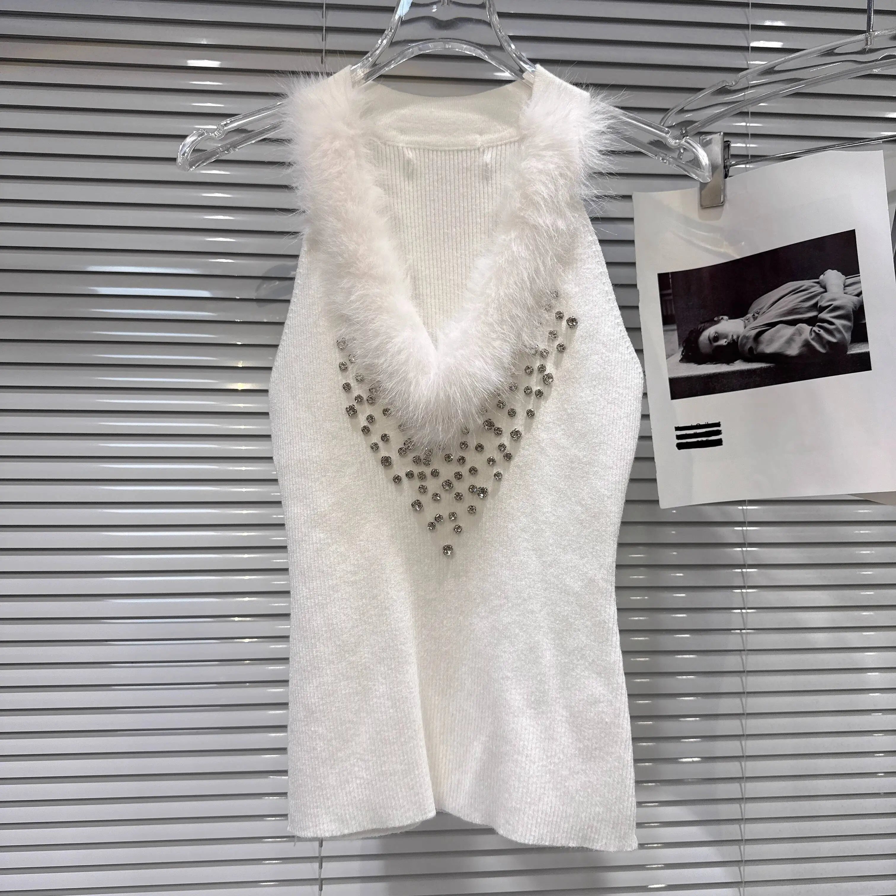 Winter New Fashion V-neck Furry Collar Rhinestone Design Knitted Vest Camisole For Women Slim Fit Tank Top 11A07754 White One Size