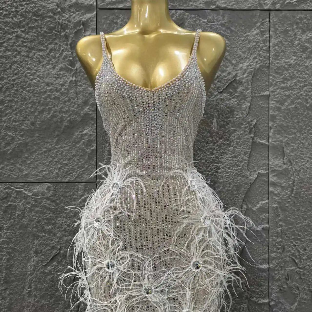 White Color Women Sleeveless Sexy V-Neck Feathers Beading Bodycon Mini Dress Celebrate Nightclub Party Bar Singer Fashion Outfit Silver
