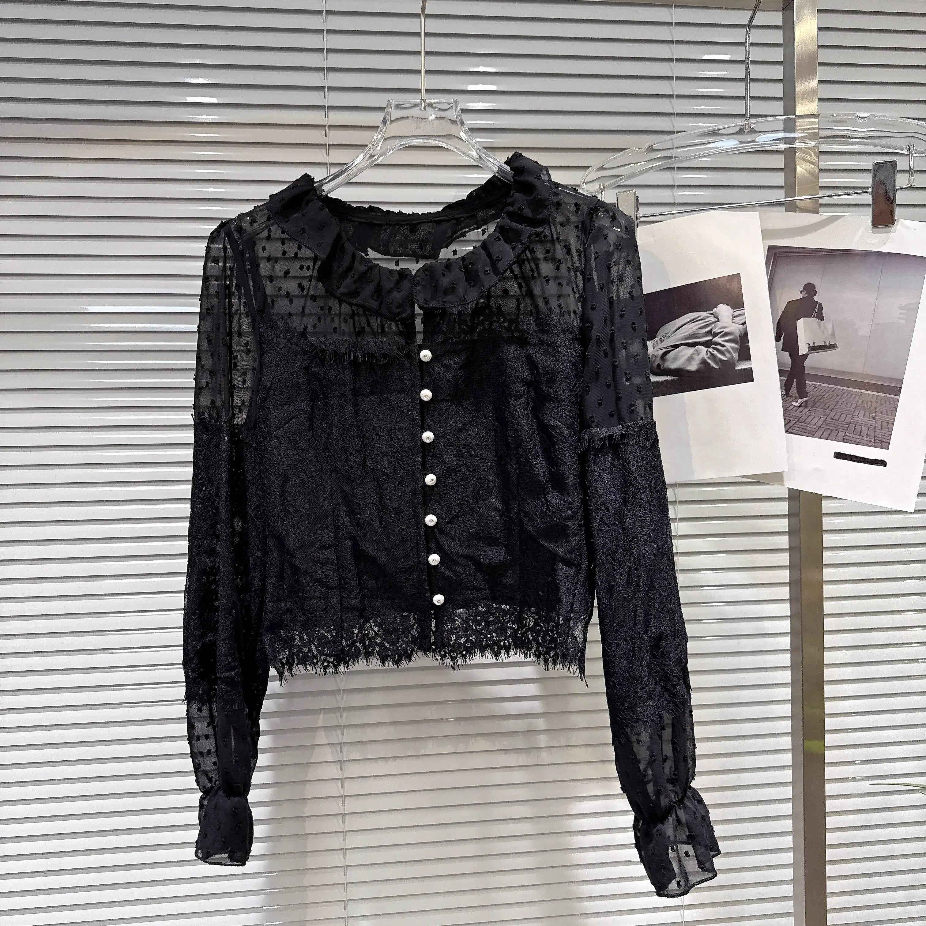 Winter New Fashion Sweet Pearl Button Patchwork Design Lace Blouse For Women Versatile Small Shirt Female 11A07895 Black