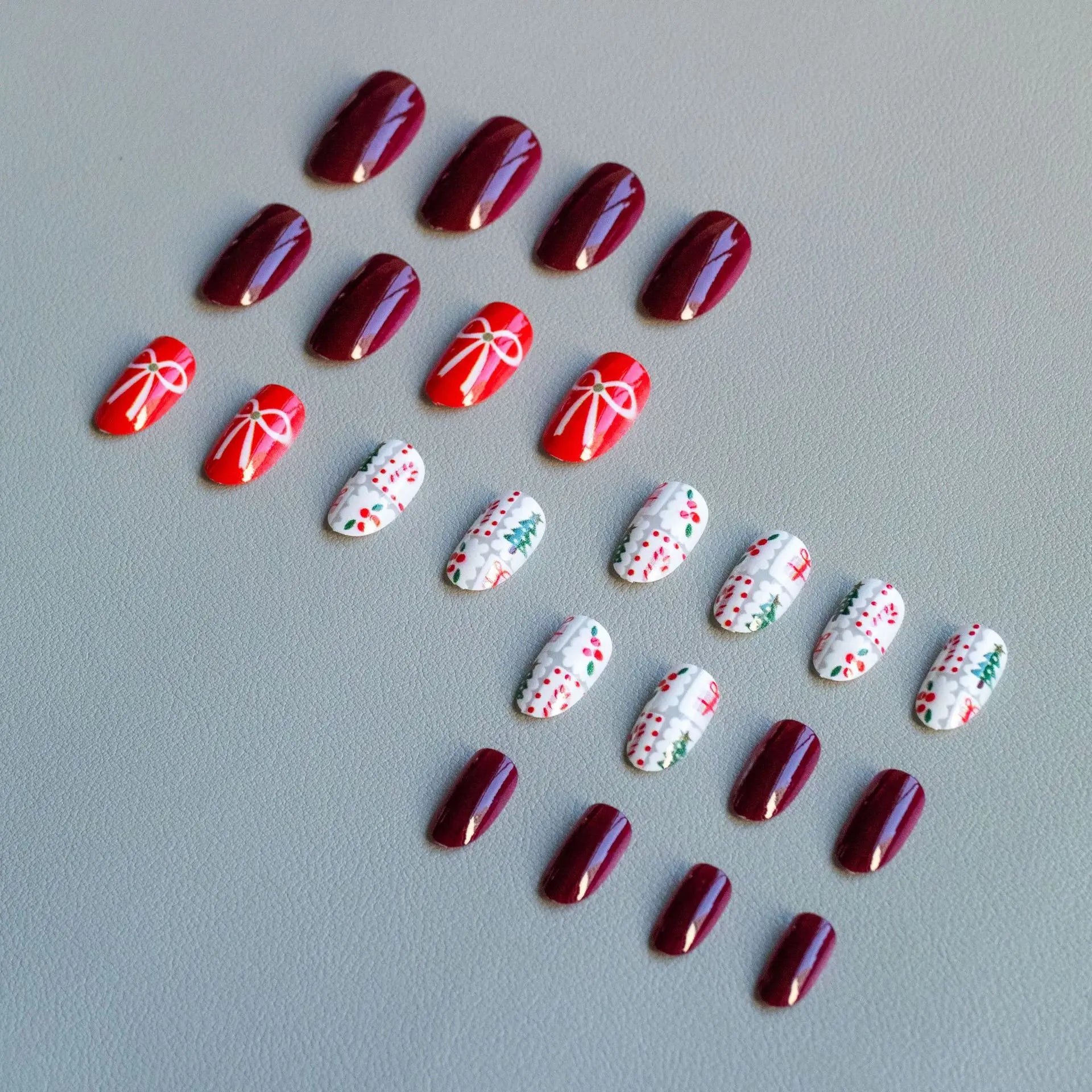 24Pcs Christmas Fake Nails for Women Girls Red/Green Short Round Head Press On Nails Bowknot/Xmas Tree Printed False Nails Art