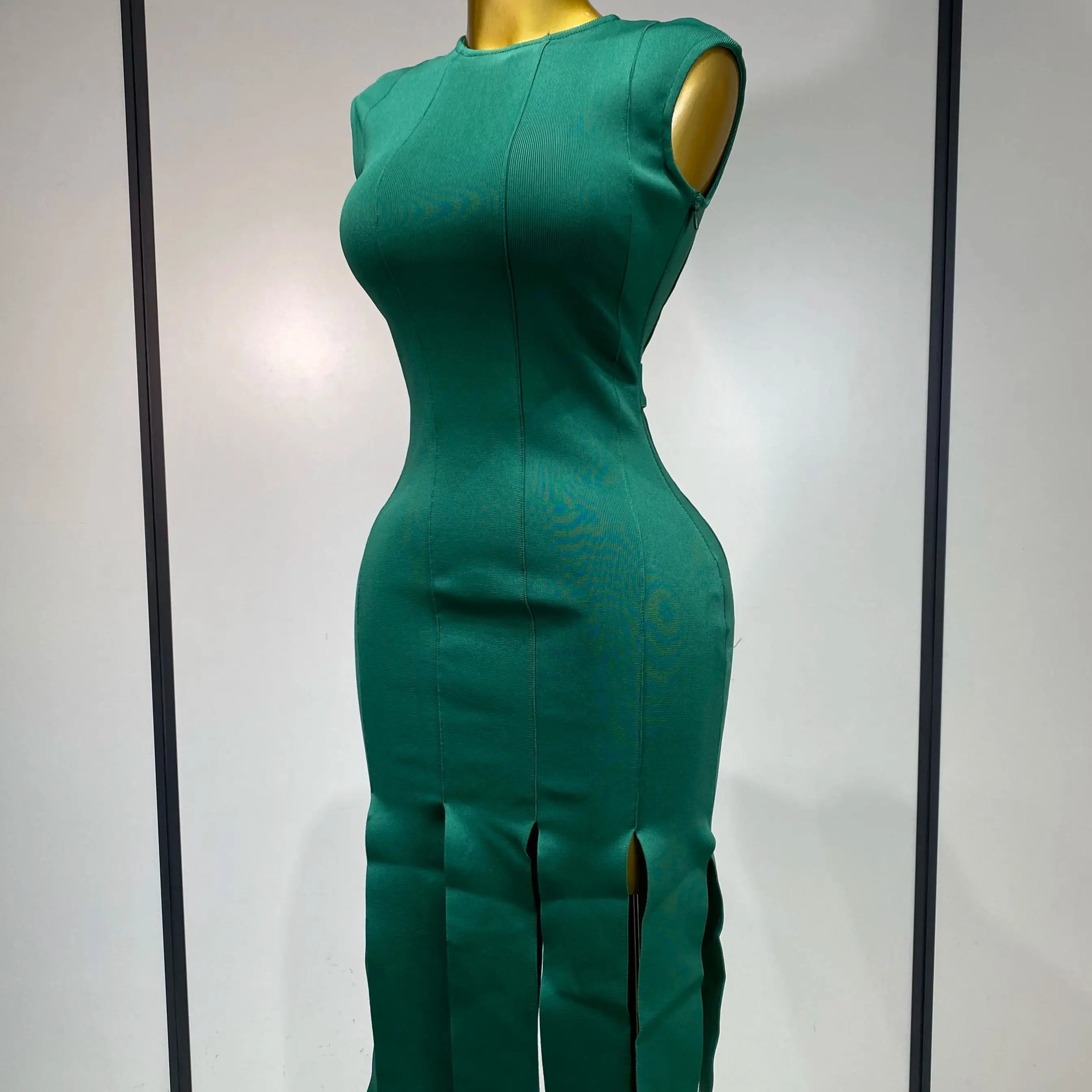 Luxury Birthday Dress Sexy O Neck Sleeveless Hollow Out Fringe Dress Women Green Slim Dresses Elegant Evening Party Club Gowns