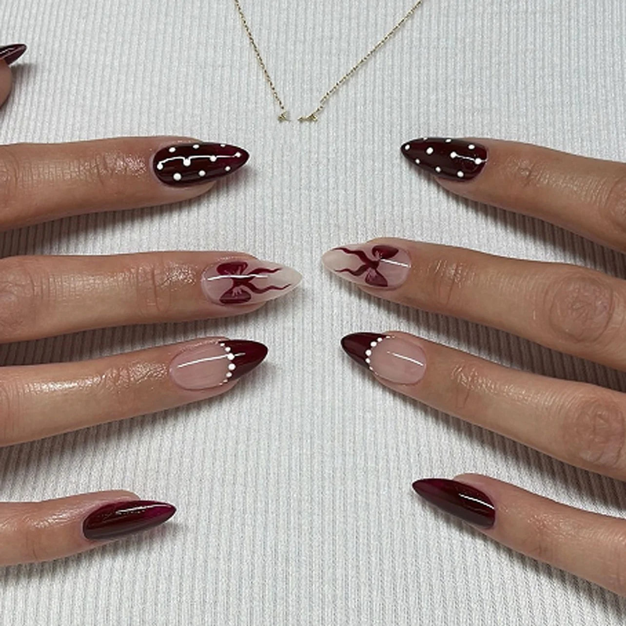 24Pcs Fashion Wine Red Press on Nails French Fake Nail Tips Short Almond Bow Design False Nails Set Wearable Full Cover Manicure 3741