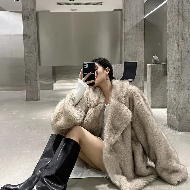 Lautaro Winter Loose Casual Thick Warm Soft Hairy Faux Fur Coat Women Luxury Furry Fluffy Jacket Korean Fashion