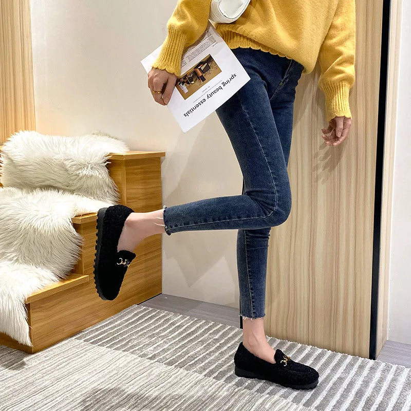 Women's plush cotton shoes Winter outdoor warm snow boots Flat bottomed Lefu shoes Lambhair Metal decoration design Large 41-43