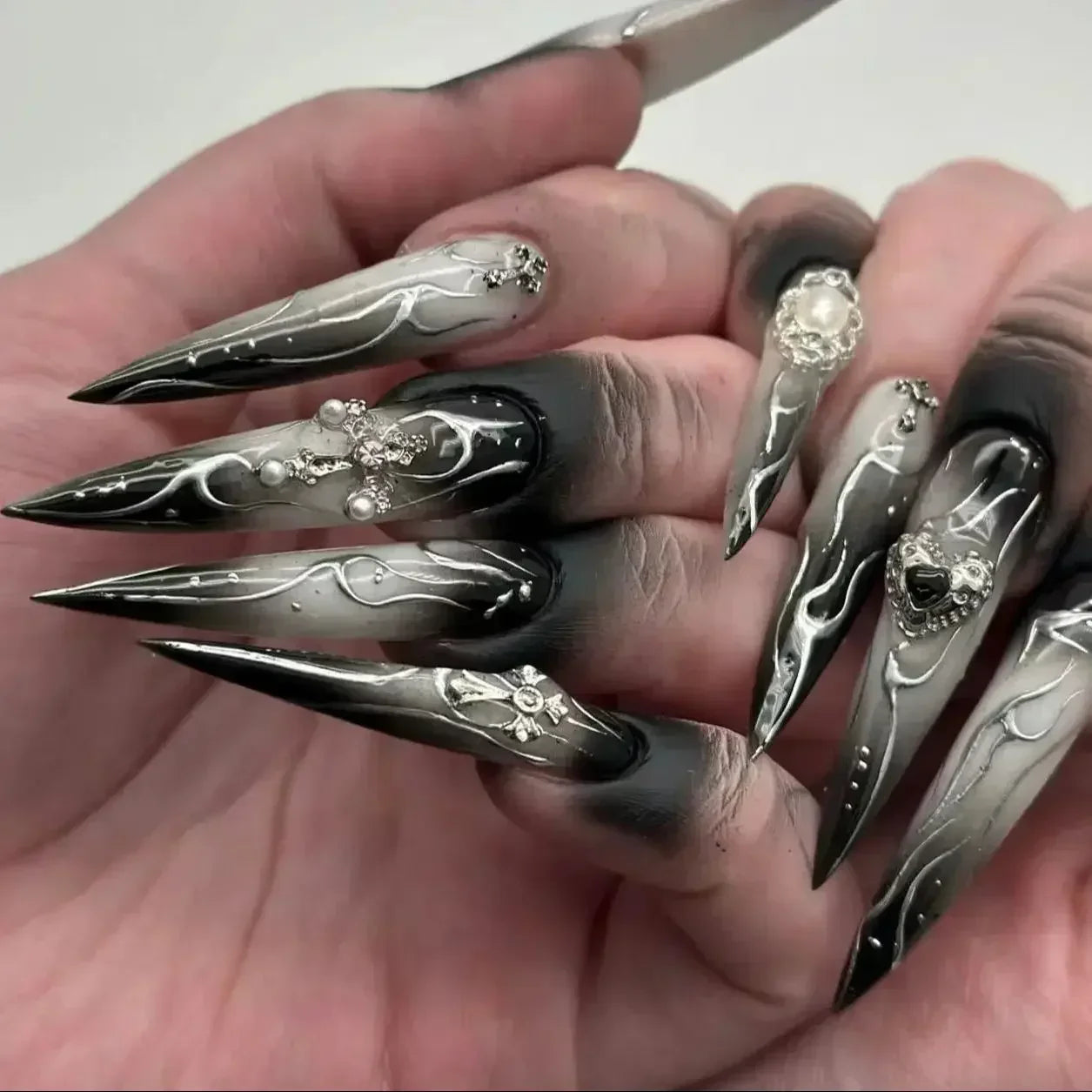 Exaggerate Punk Extra Long Pointed Fake Nails Art Dark Y2K Black Spider Centipede Rhinestone False Nail Press on Nails Manicure