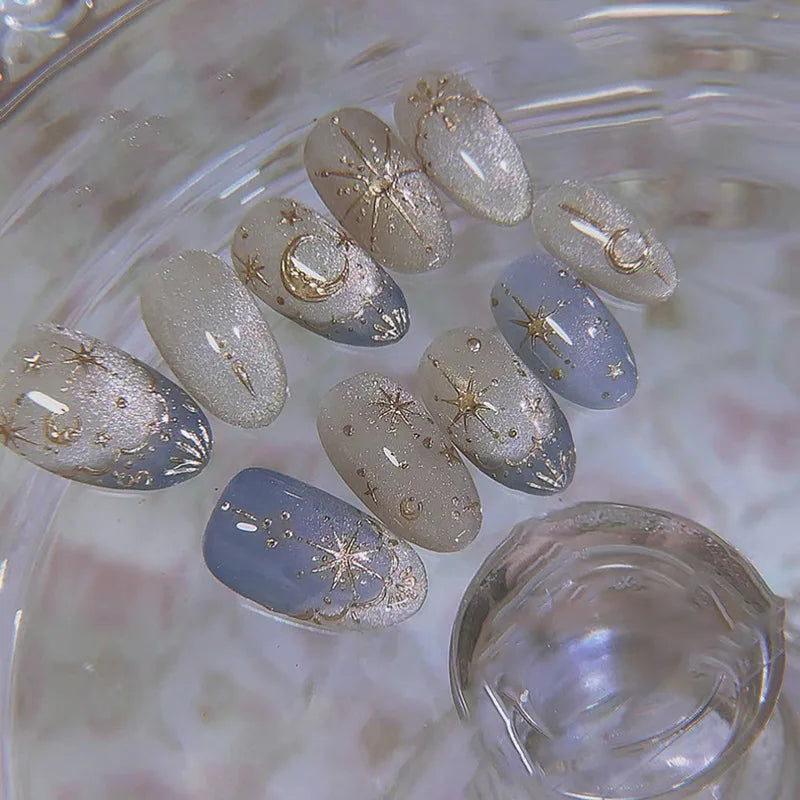 24Pcs Glitter Blue French False Nails Press on Short Round Head Fake Nail with Moon Star Design Artifical Almond Manicure Tips W1800