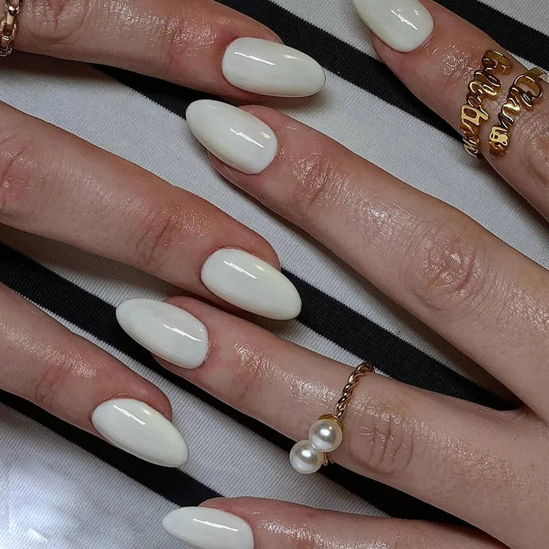 24Pcs Solid Color White Fake Nail Short Almond False Nails with Design Wearable Oval Press on Nails Finished Full Cover Nail Tip 1509